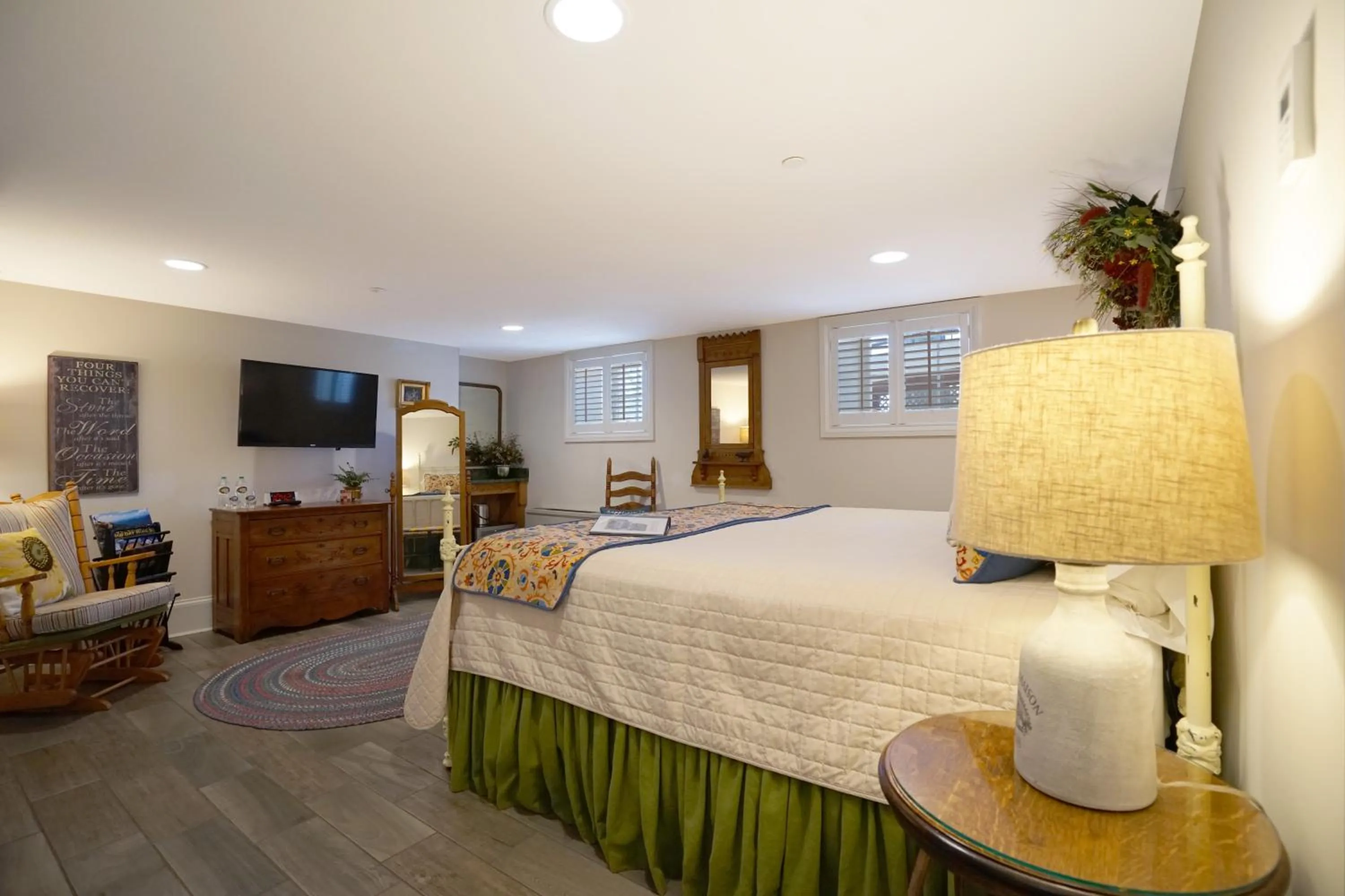 Bedroom, Bed in Inn at Evergreen