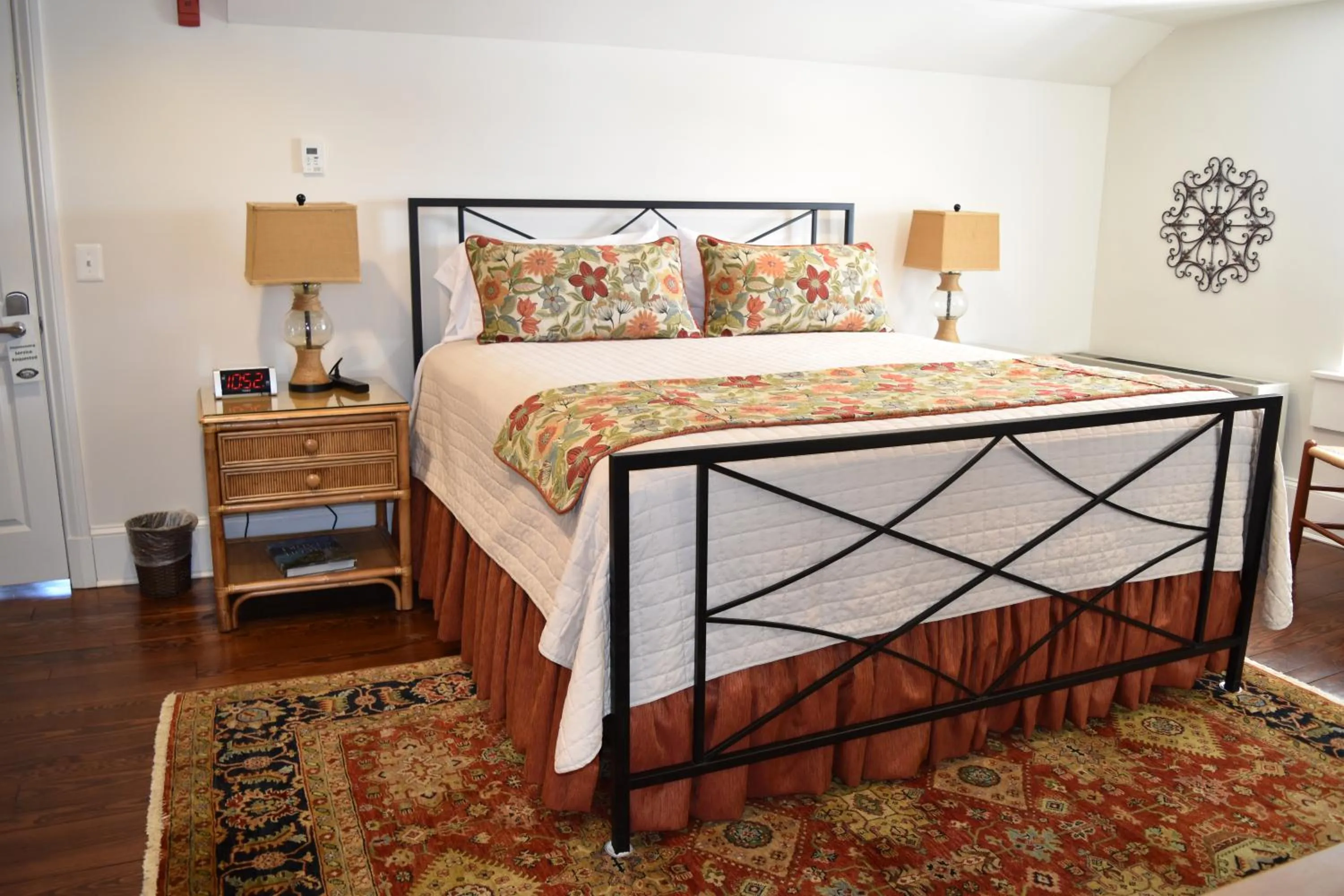 Bedroom, Bed in Inn at Evergreen