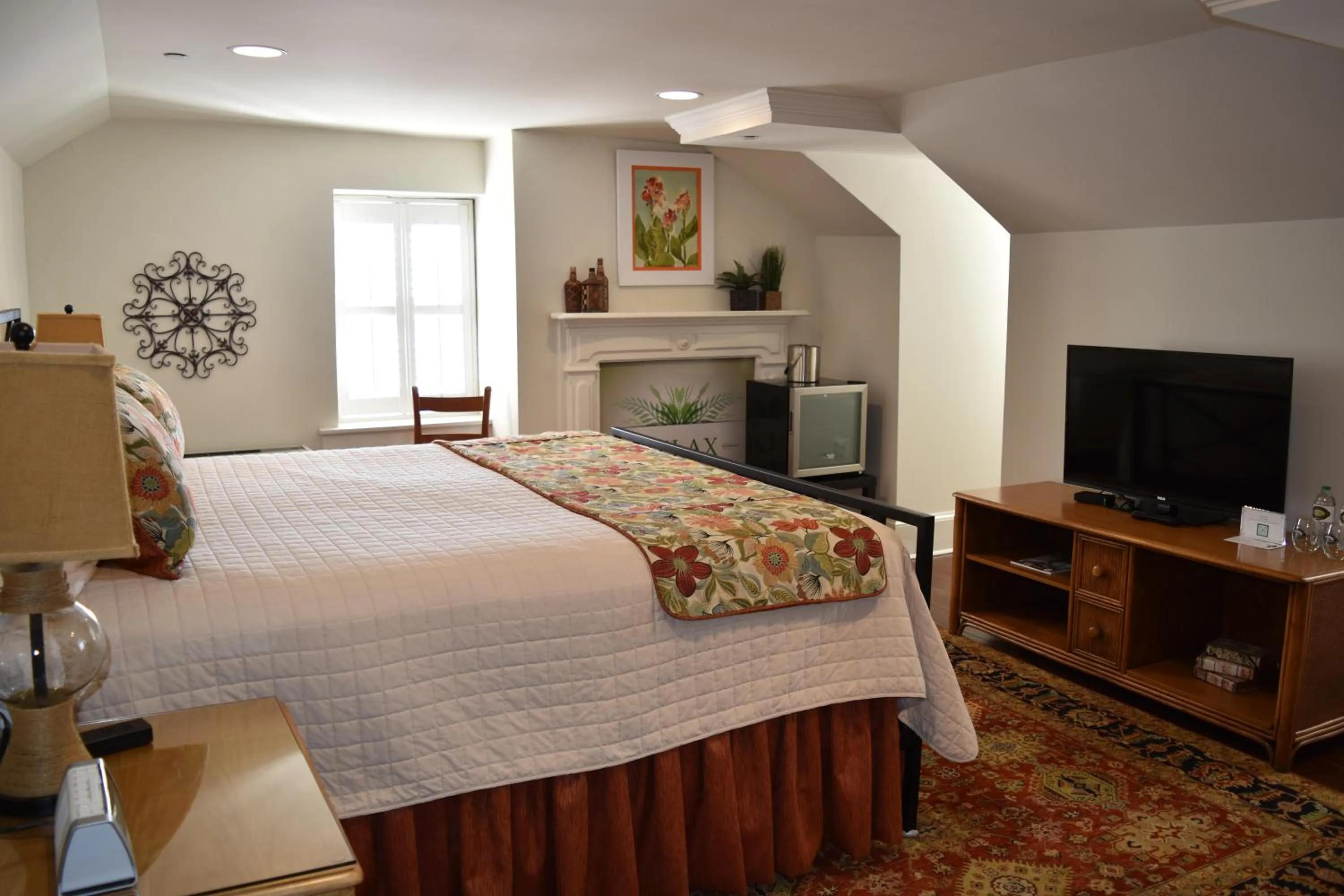 Bedroom, Bed in Inn at Evergreen