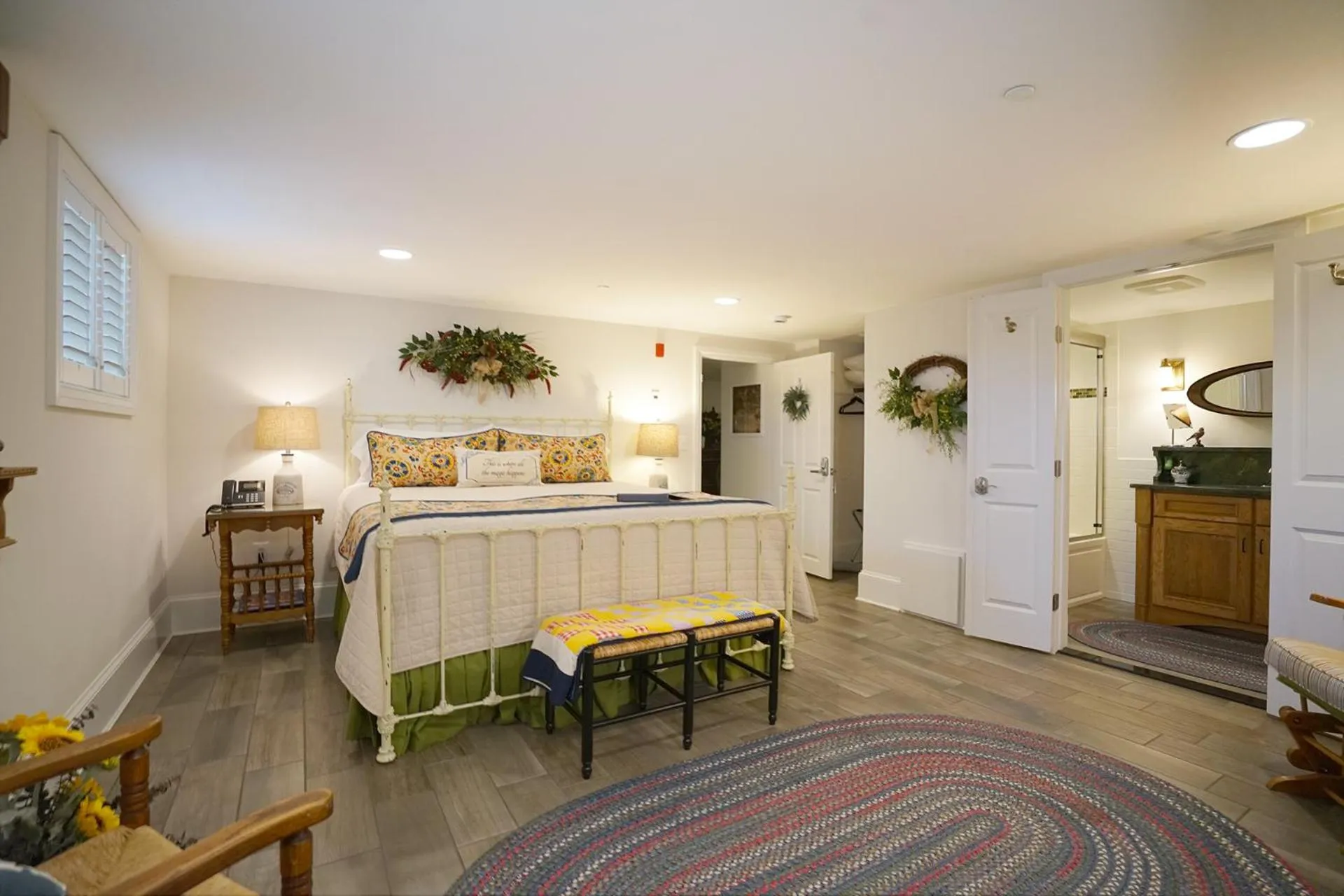 Bedroom, Bed in Inn at Evergreen