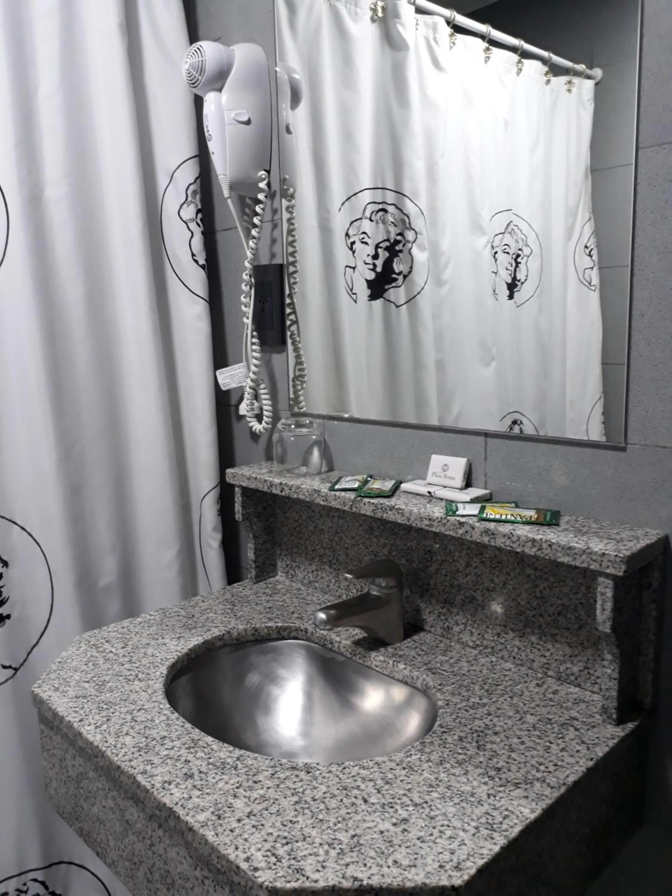 Bathroom in Hotel Plaza Roma