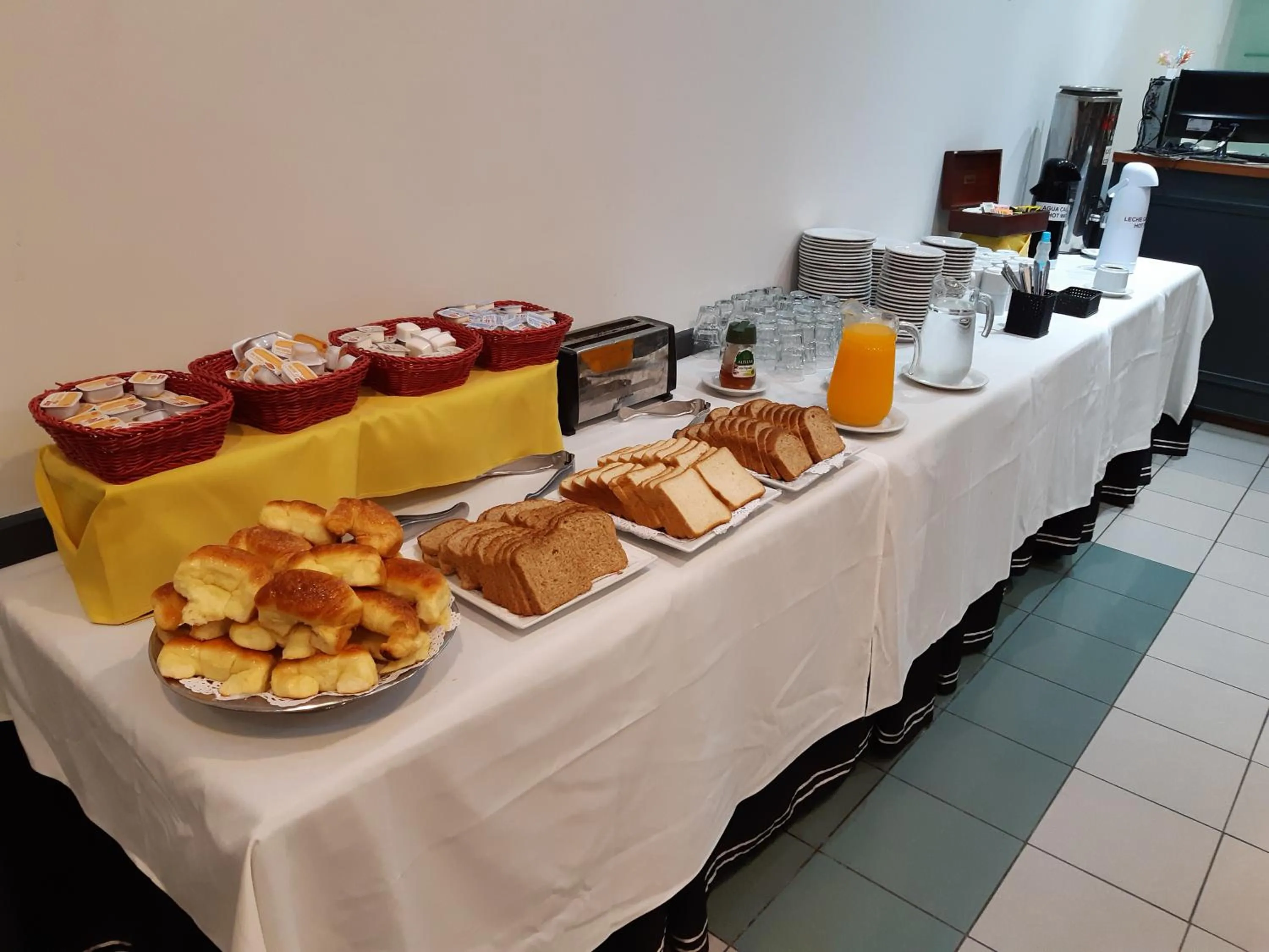 Breakfast in Hotel Plaza Roma