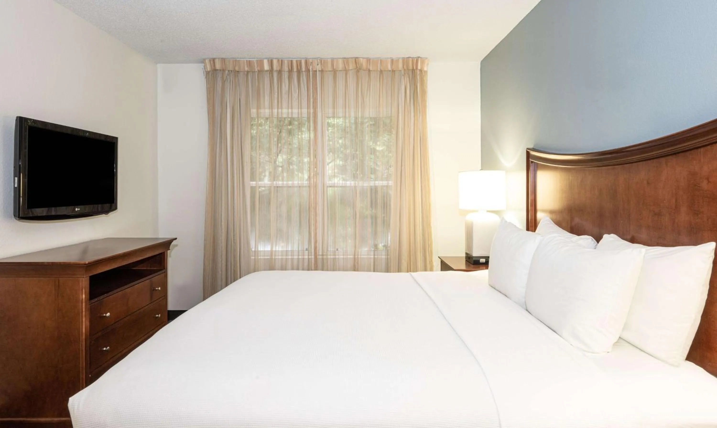 Bedroom, Bed in Hyatt House Herndon/Reston