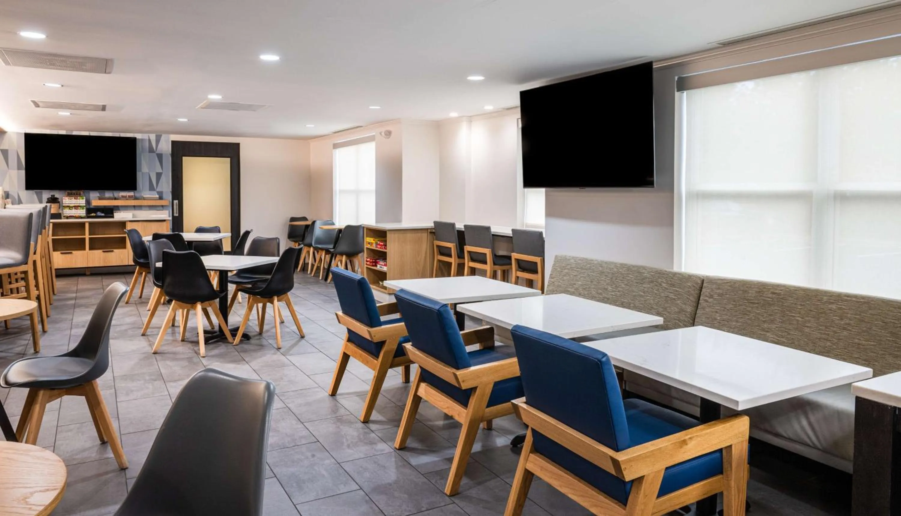 Restaurant/places to eat in Hyatt House Herndon/Reston