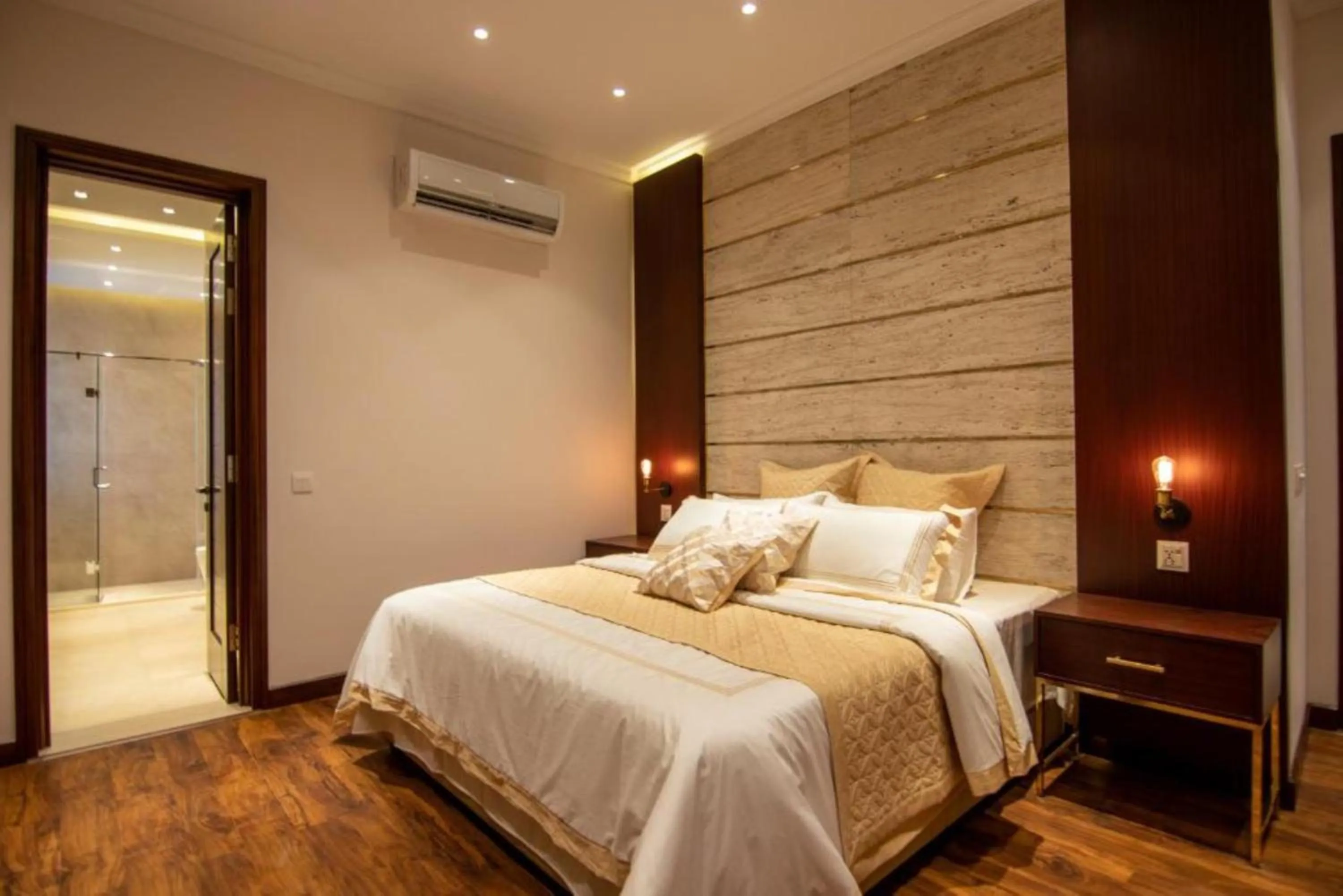 Bed in Hotel Precesion Palace Near Delhi Airport