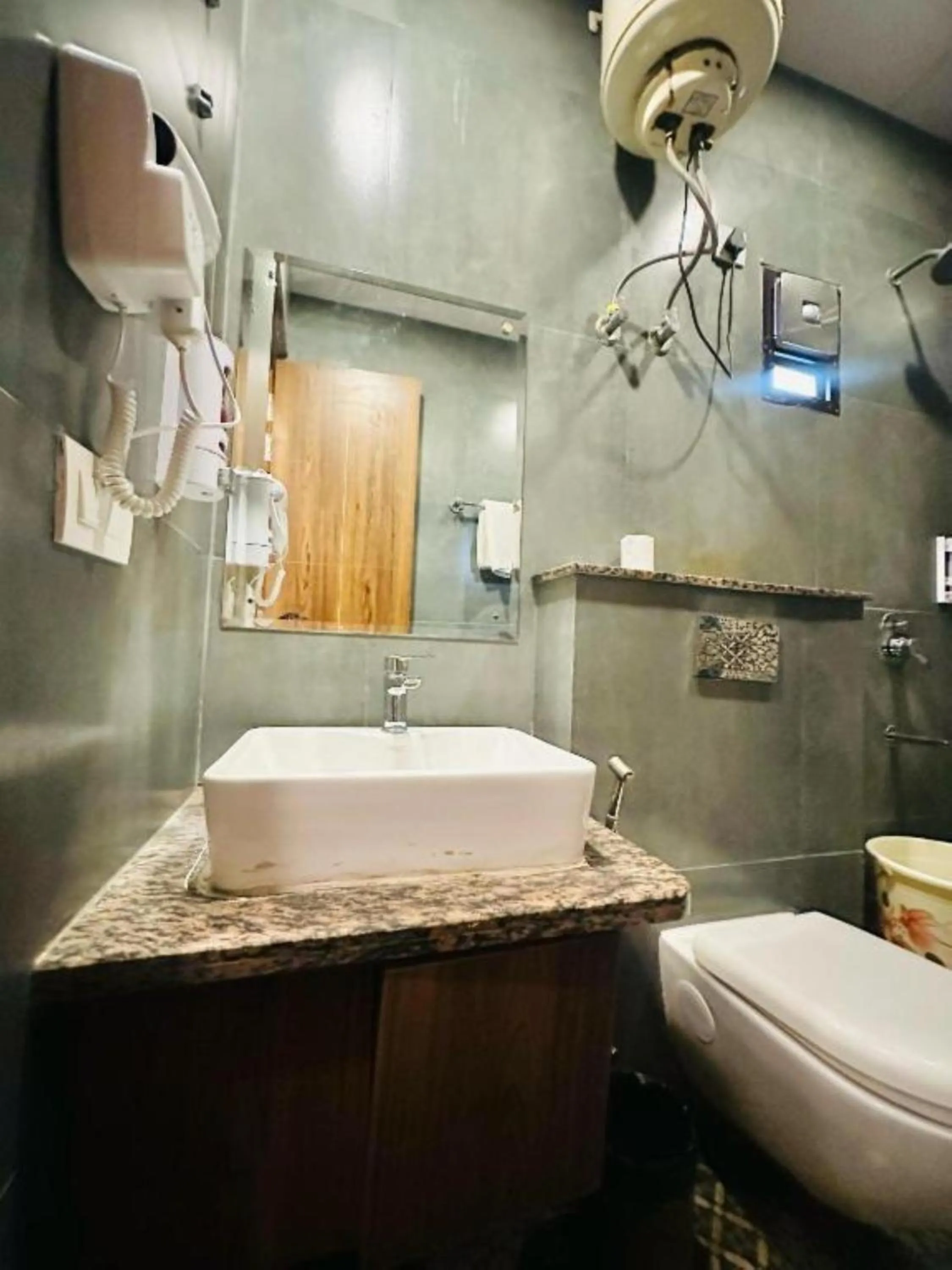 Shower in Hotel Precesion Palace Near Delhi Airport