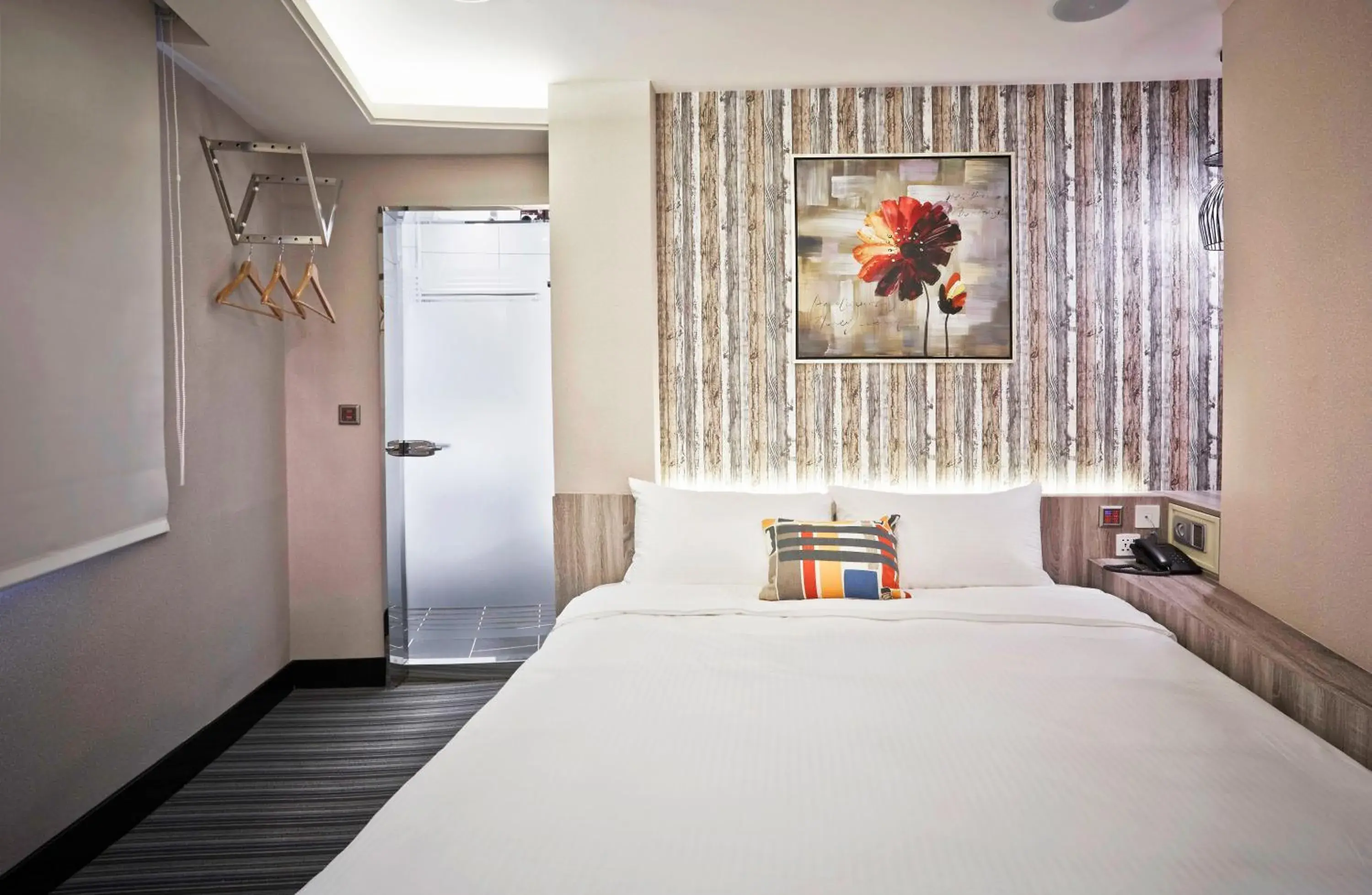 Photo of the whole room, Bed in V-one Hotel - Ningxia No. 2 Inn Photo of the whole room, Bed in V-one Hotel - Ningxia No. 2 Inn