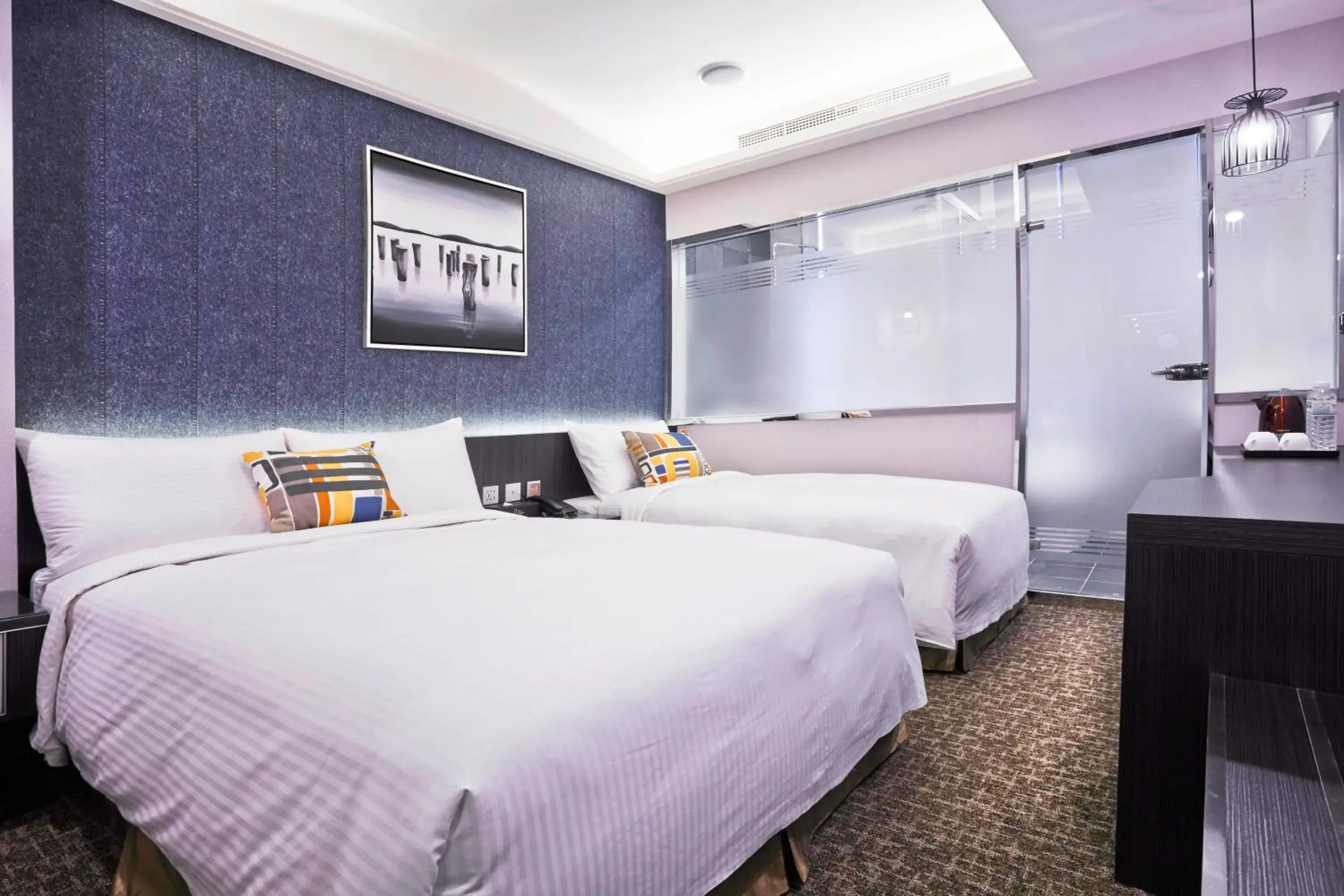 Photo of the whole room, Bed in V-one Hotel - Ningxia No. 2 Inn Photo of the whole room, Bed in V-one Hotel - Ningxia No. 2 Inn