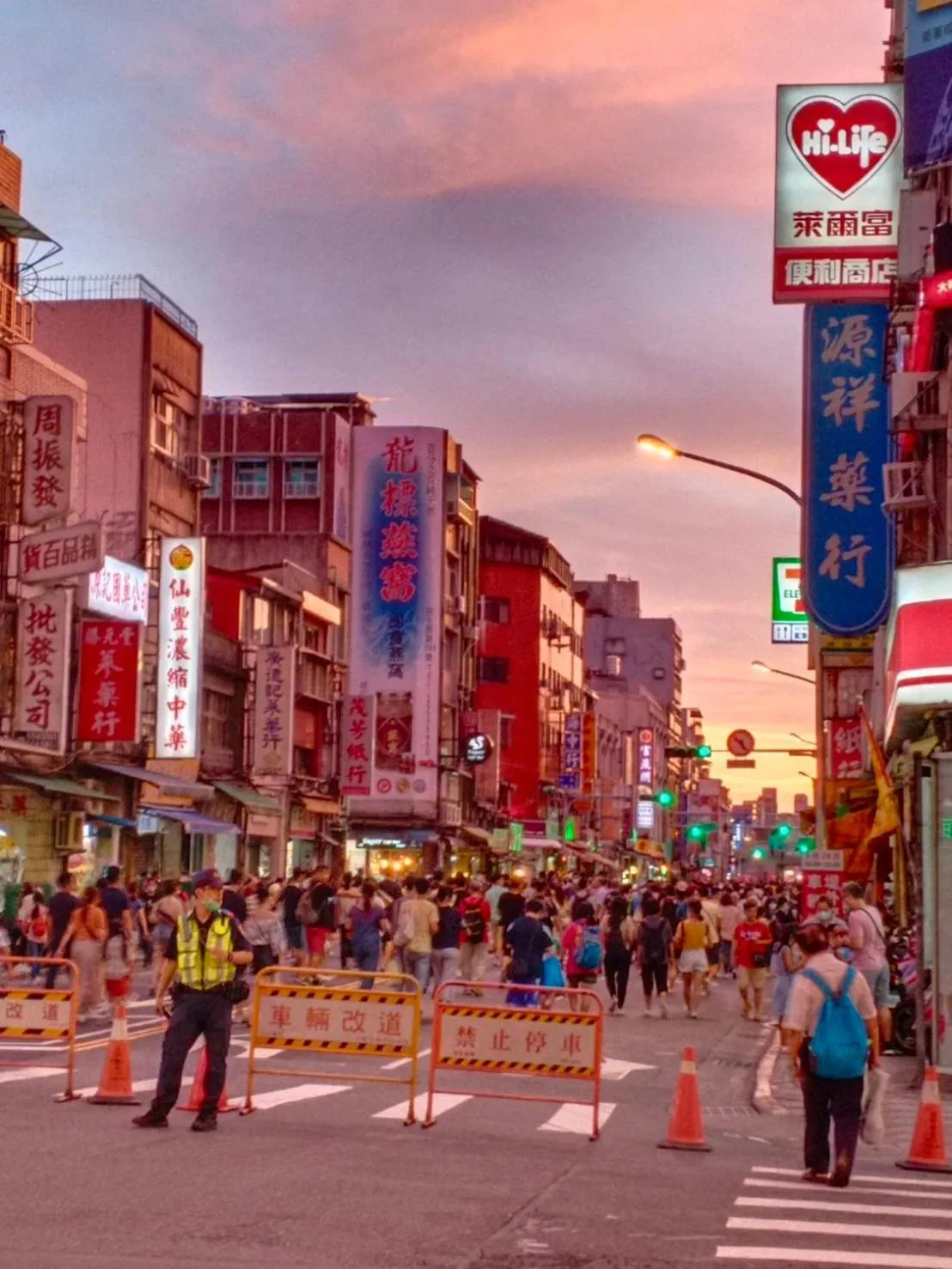 Nearby landmark in V-one Hotel - Ningxia No. 2 Inn