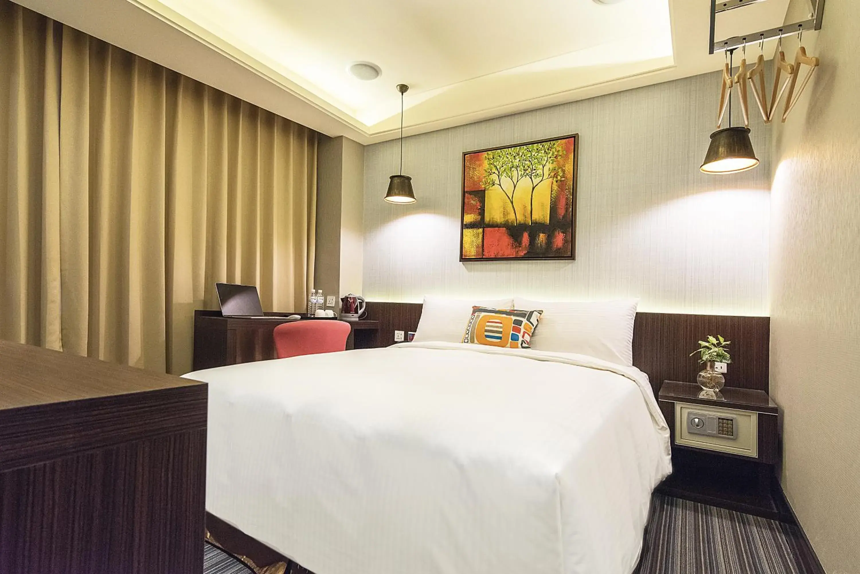 Photo of the whole room, Bed in V-one Hotel - Ningxia No. 2 Inn Photo of the whole room, Bed in V-one Hotel - Ningxia No. 2 Inn