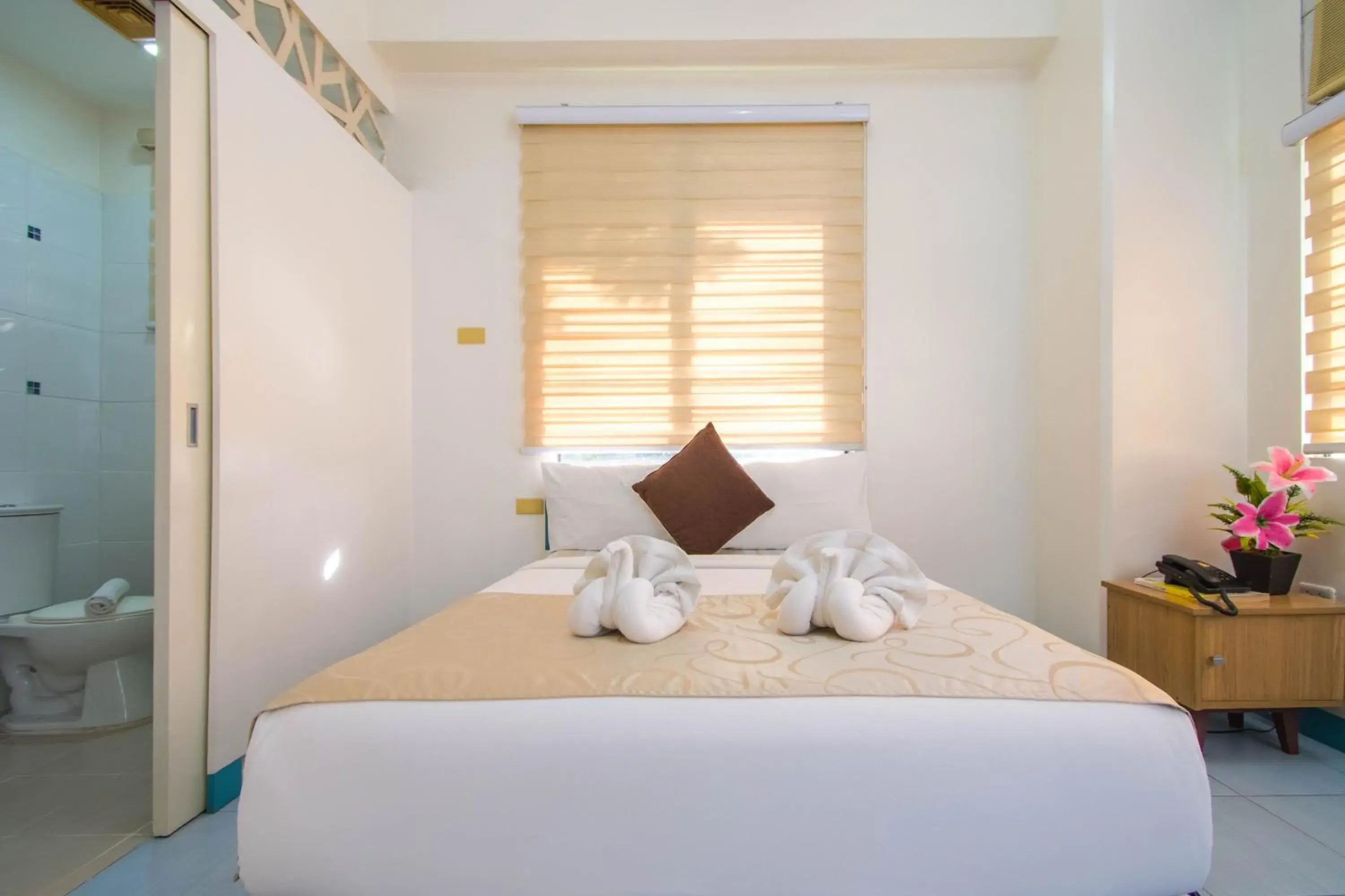 Deluxe Double Room in Alicia Tower Residences Deluxe Double Room in Alicia Tower Residences