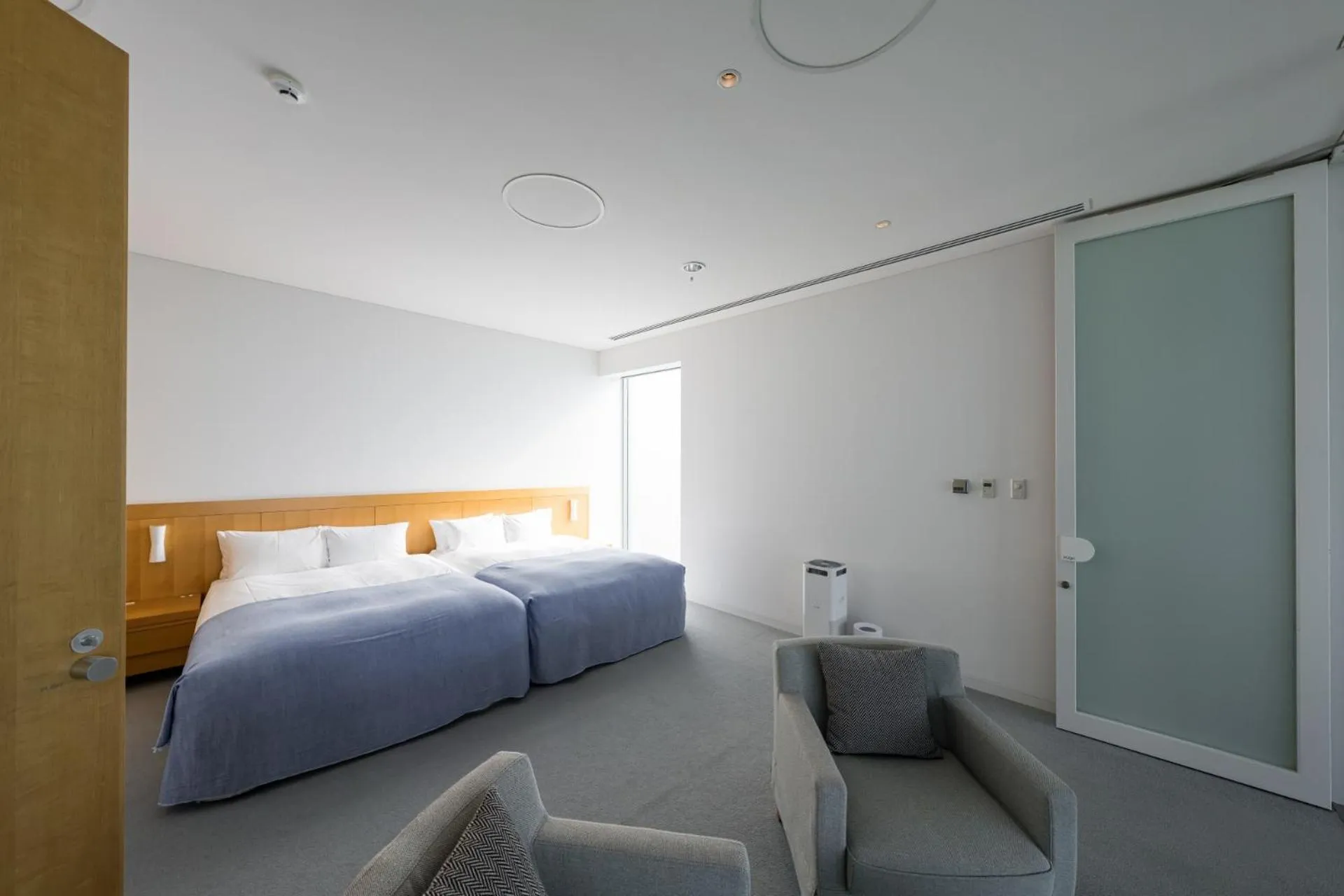 Bedroom, Bed in SETOUCHI RETREAT by Onko Chishin