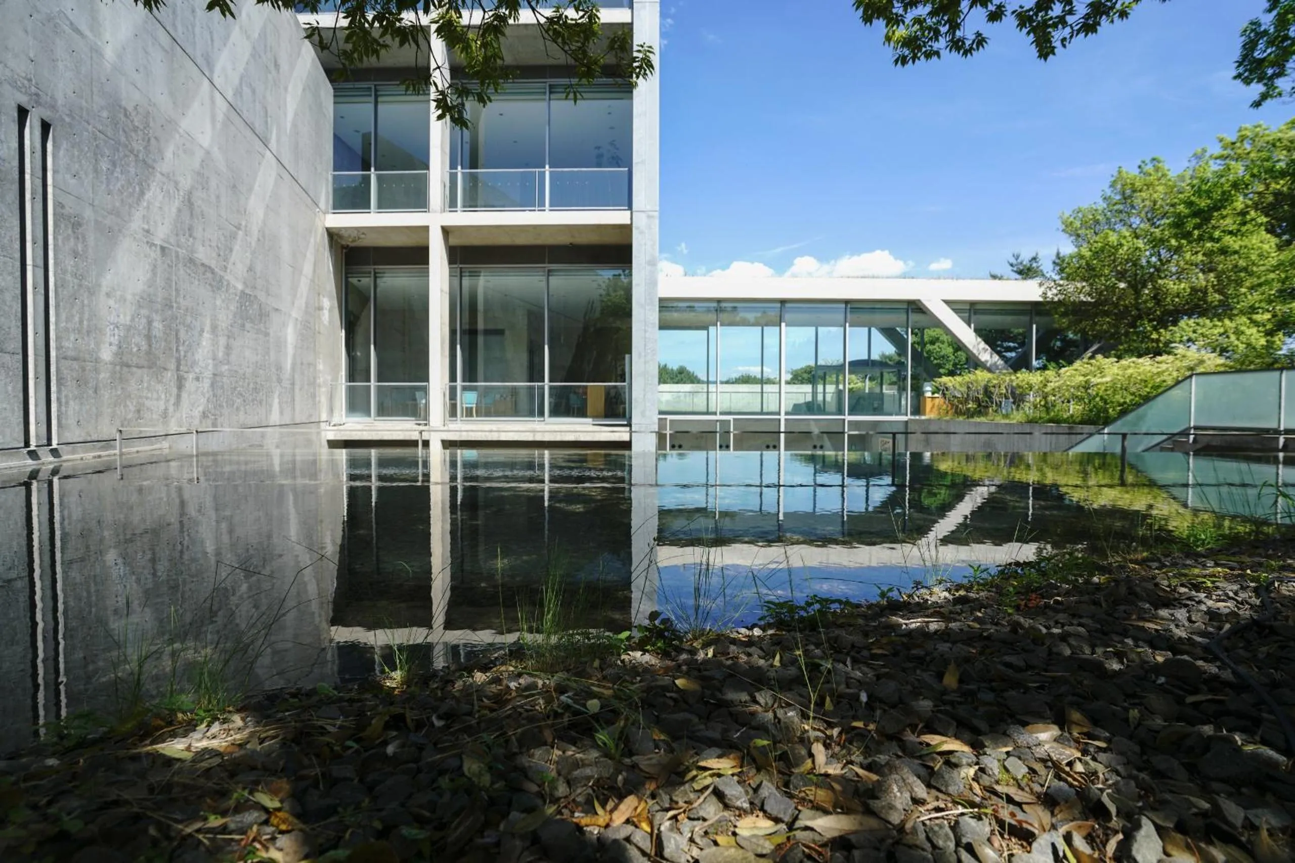 Property building in SETOUCHI RETREAT by Onko Chishin