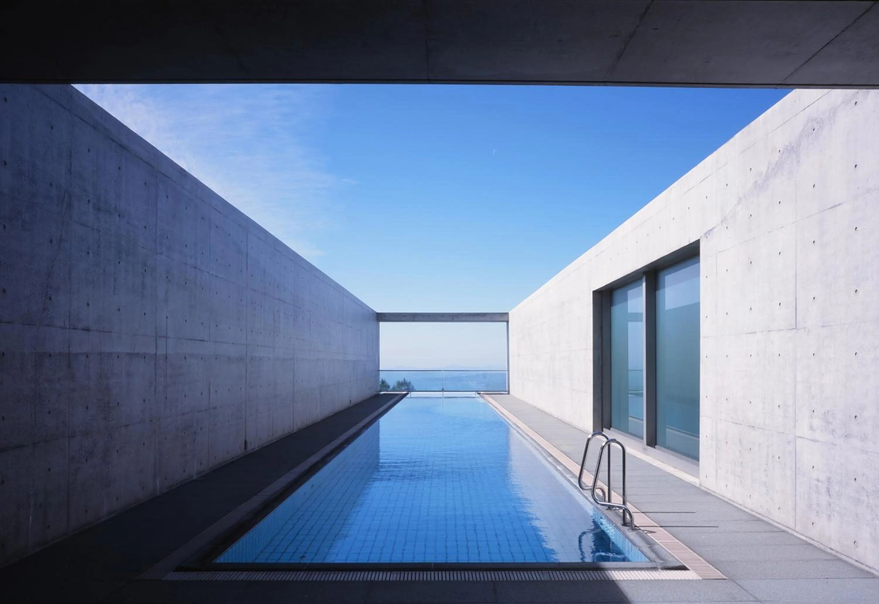 Pool view in SETOUCHI RETREAT by Onko Chishin