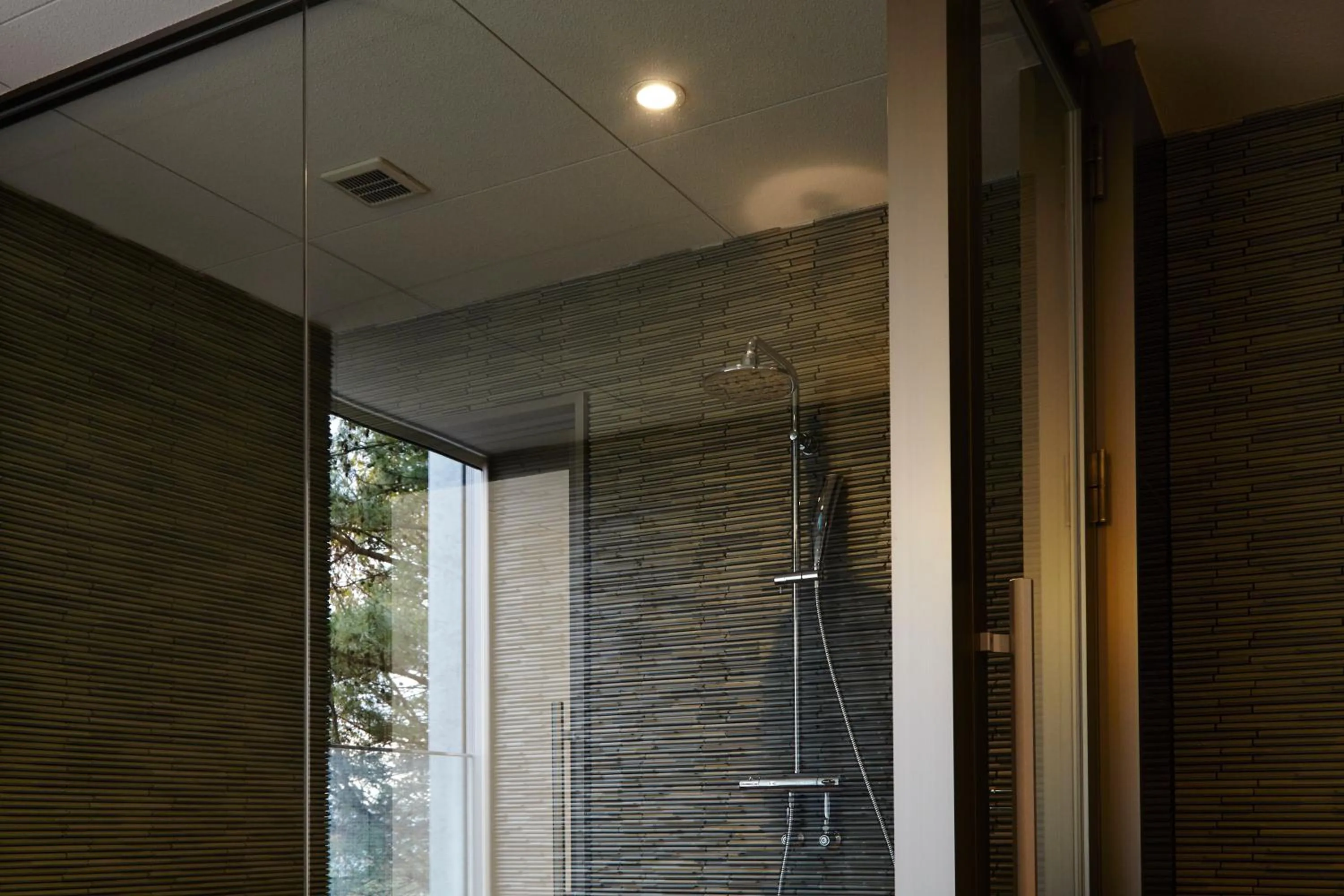 Shower in SETOUCHI RETREAT by Onko Chishin