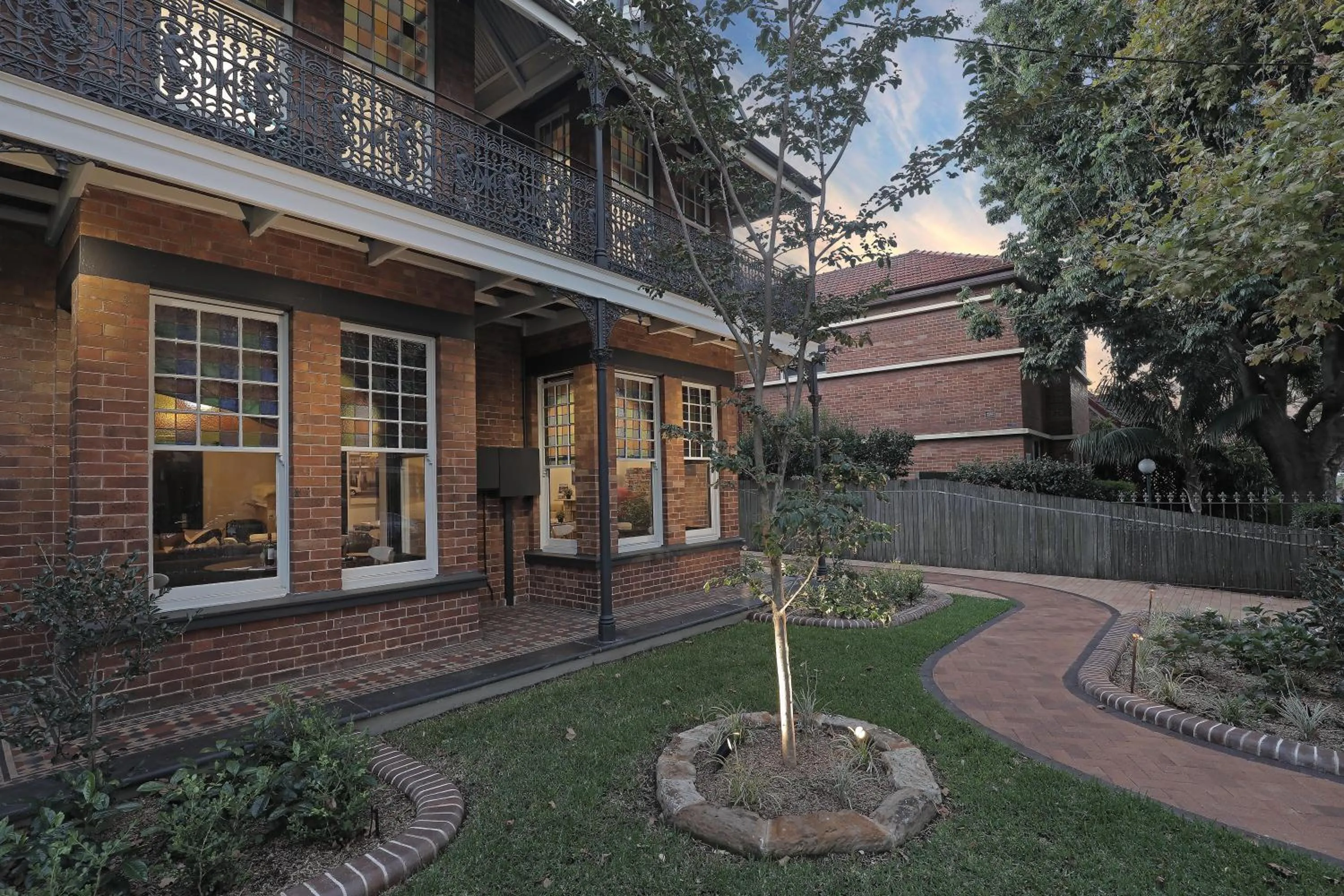 Facade/entrance in Dalziel Lodge