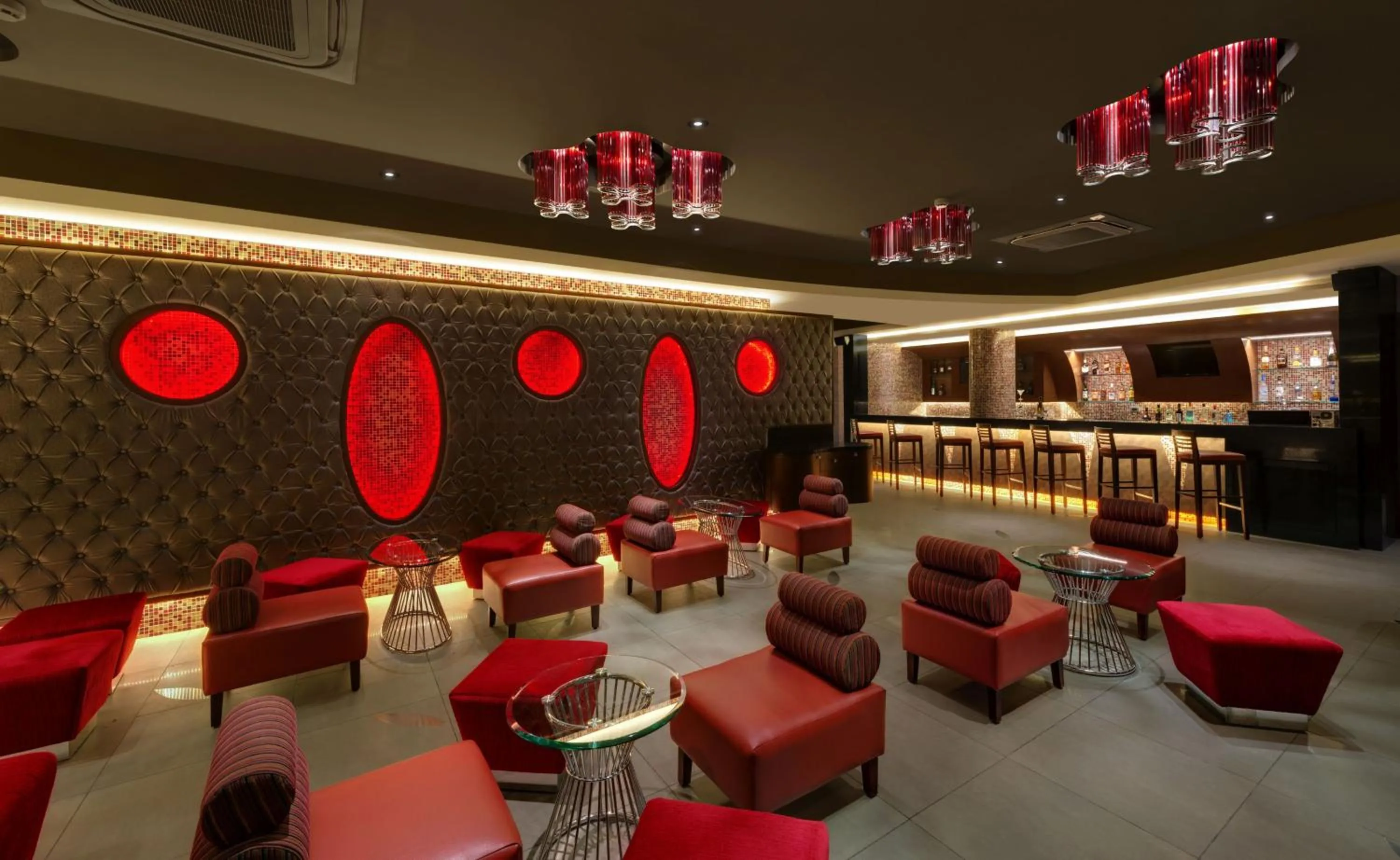 Lounge or bar in The Fern Kadamba Hotel And Spa