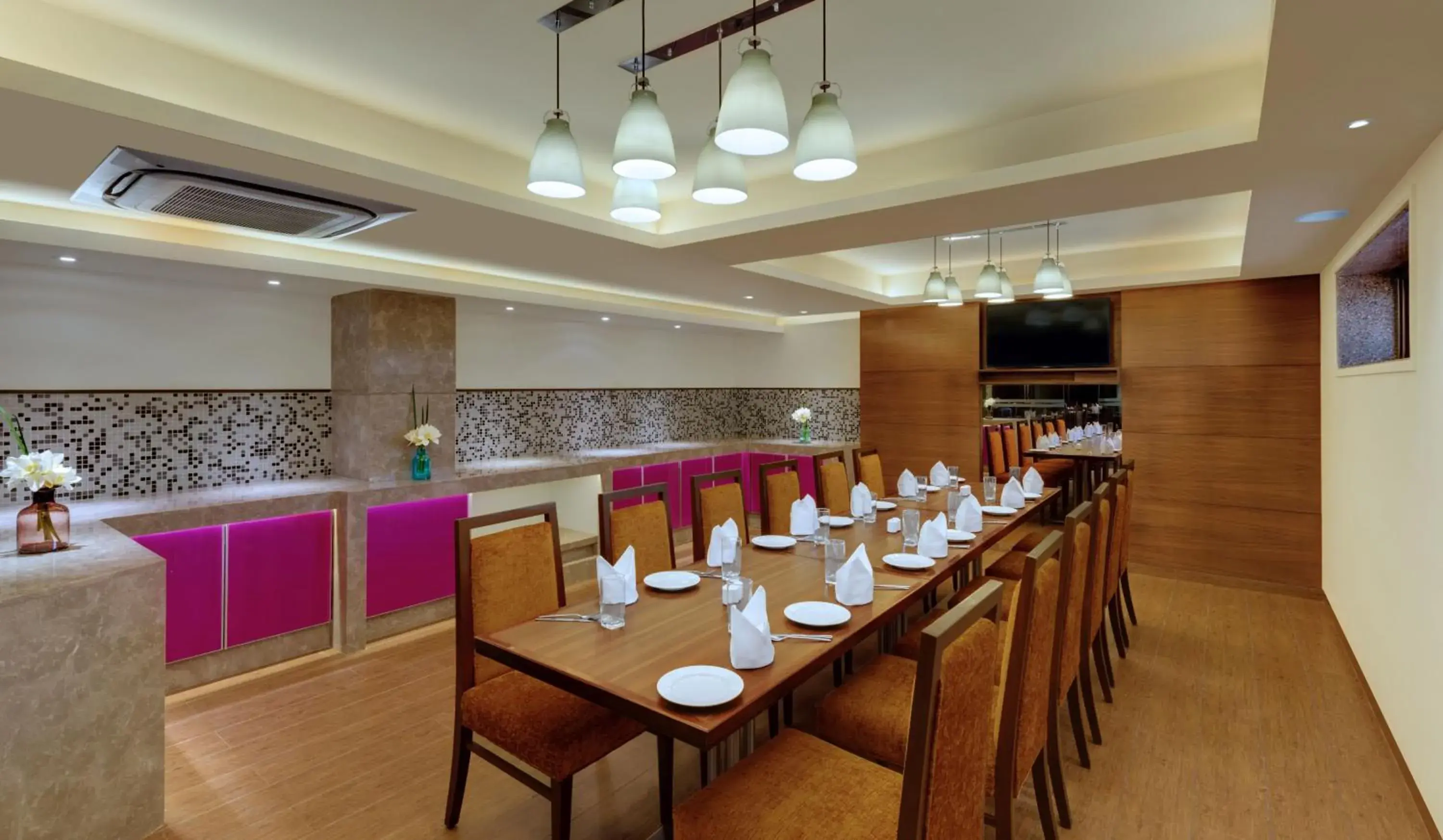 Restaurant/places to eat in The Fern Kadamba Hotel And Spa Restaurant/places to eat in The Fern Kadamba Hotel And Spa