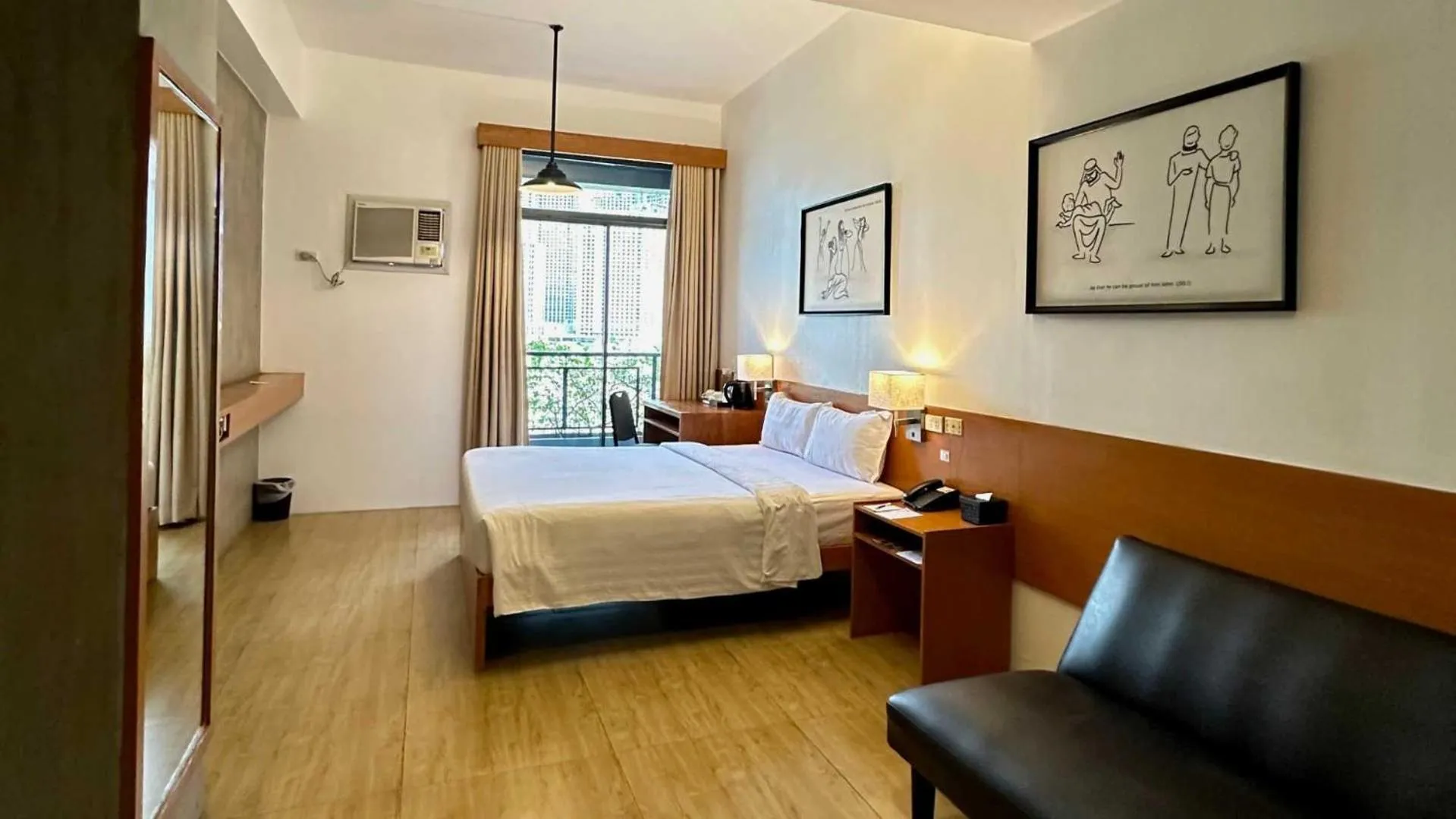 Photo of the whole room in Big Hotel