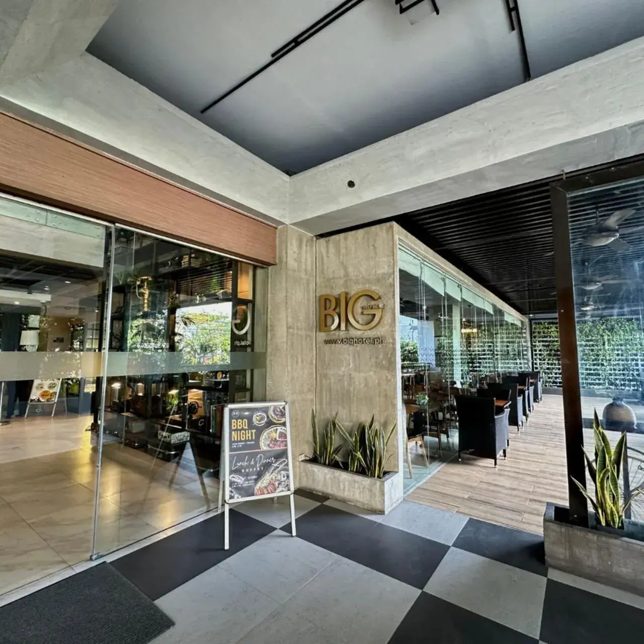 Facade/entrance in Big Hotel Facade/entrance in Big Hotel