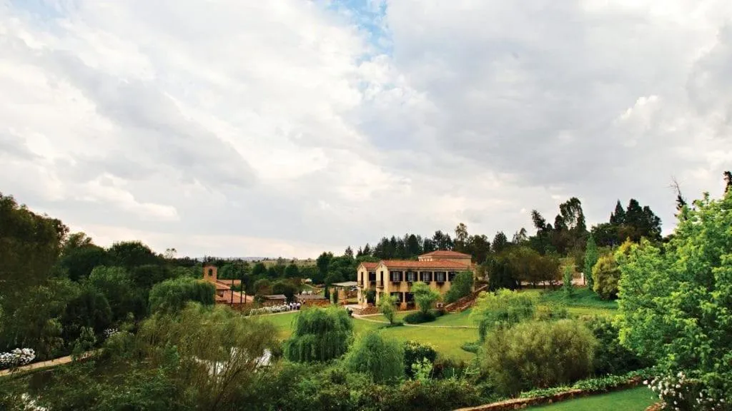 Property building in Avianto