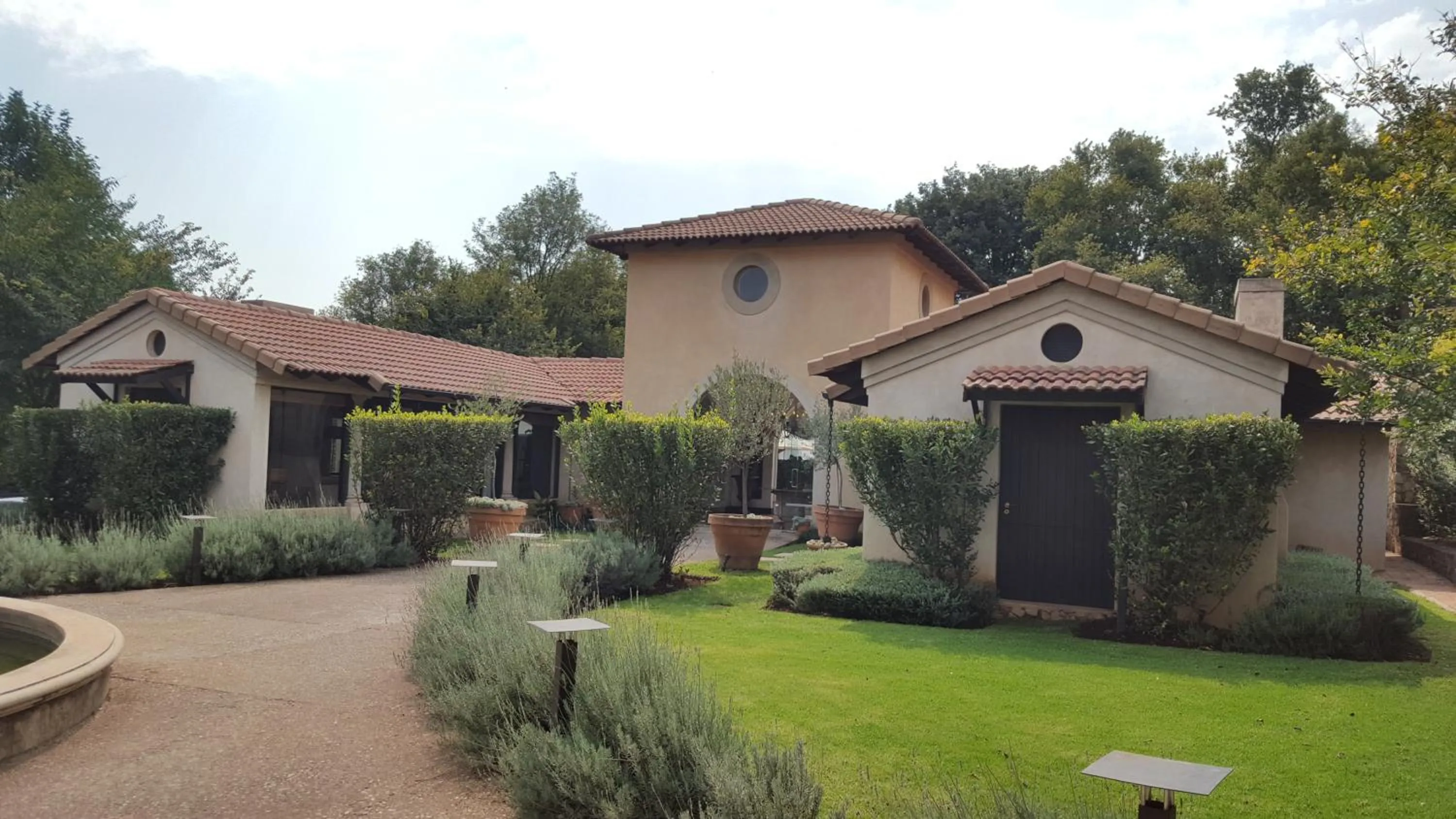 Property building in Avianto