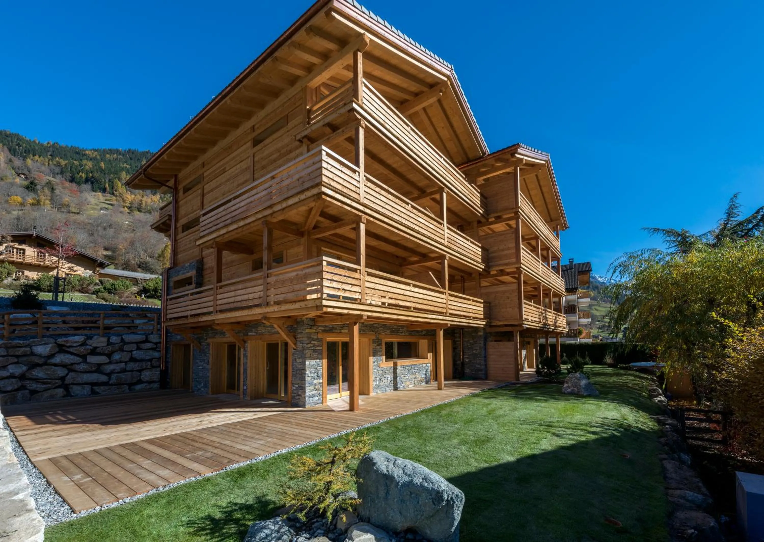 Facade/entrance in A Larze