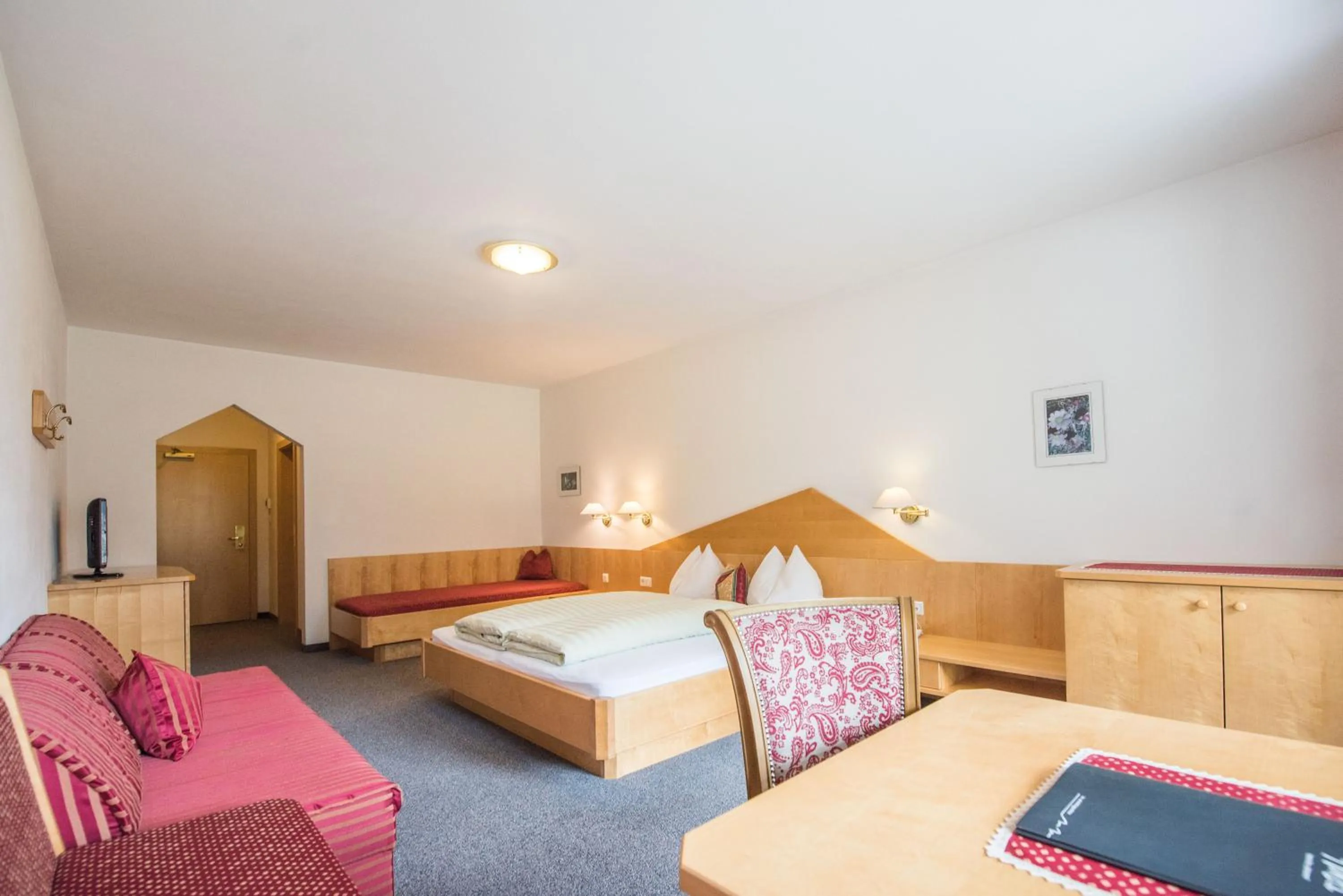 Bed in Hotel Fronza - your ski & mountain home