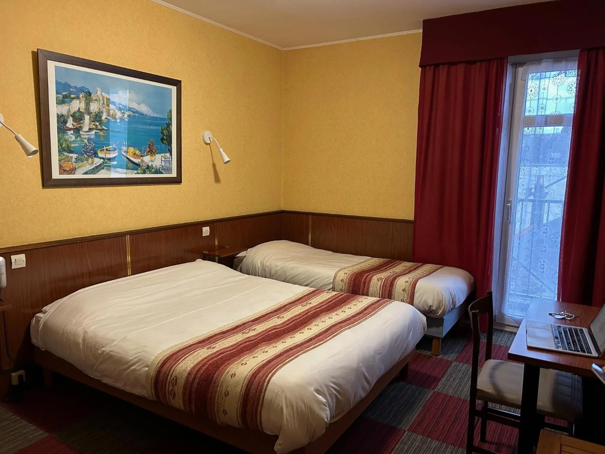 Bed in Hotel le France, Redon