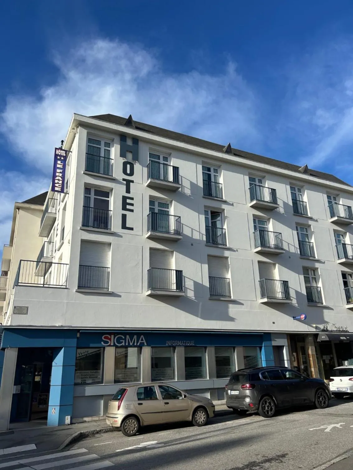 Property building in Hotel le France, Redon