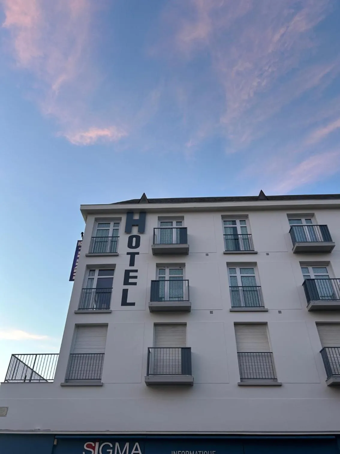Property building in Hotel le France, Redon