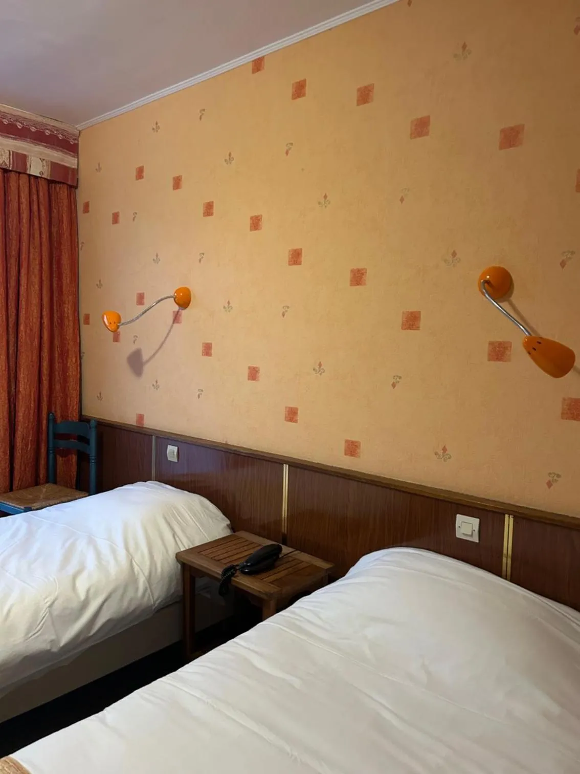 Twin Room in Hotel le France, Redon