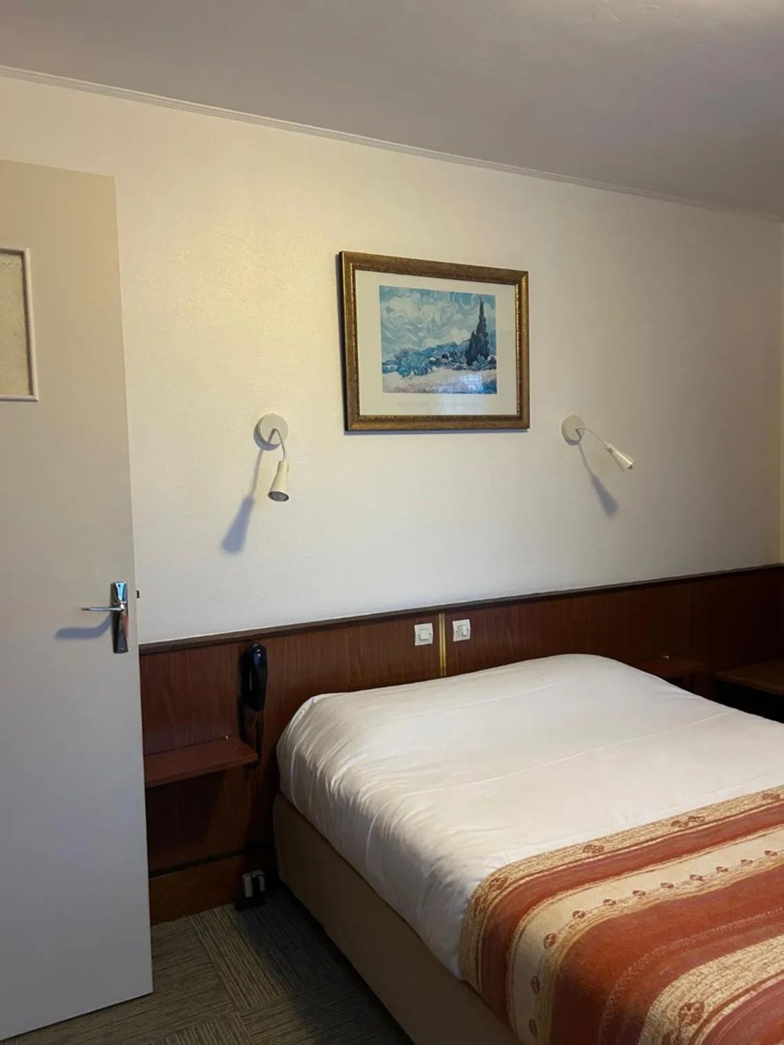 Bed in Hotel le France, Redon