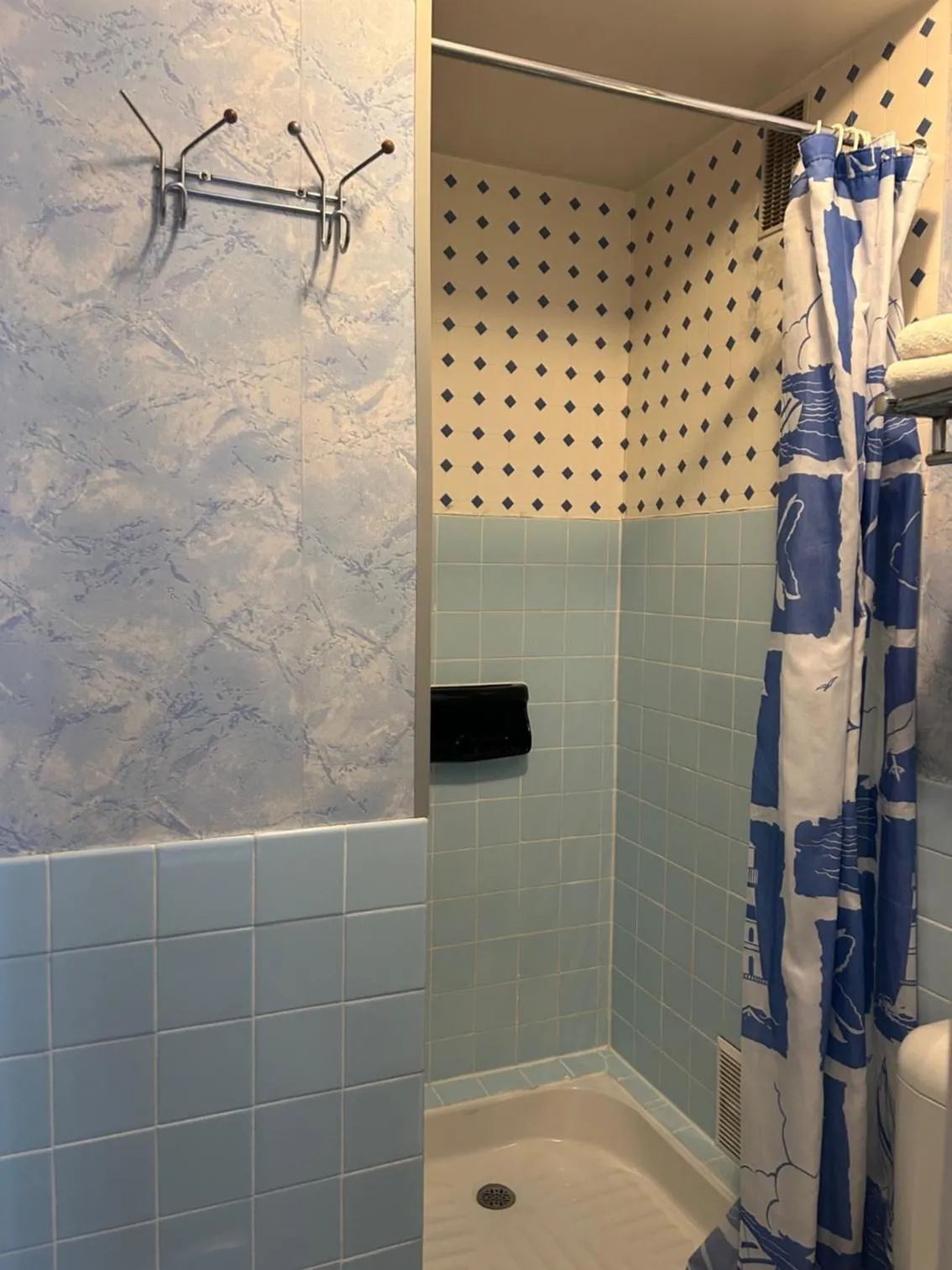Bathroom in Hotel le France, Redon