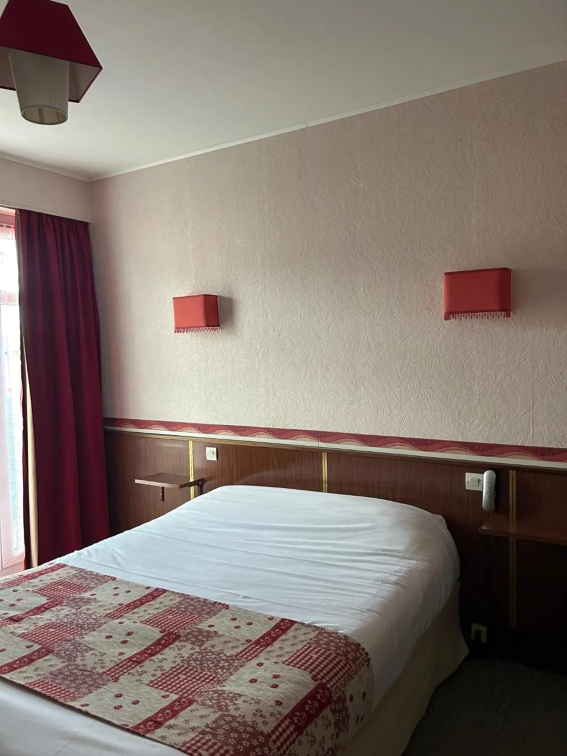 Bed in Hotel le France, Redon