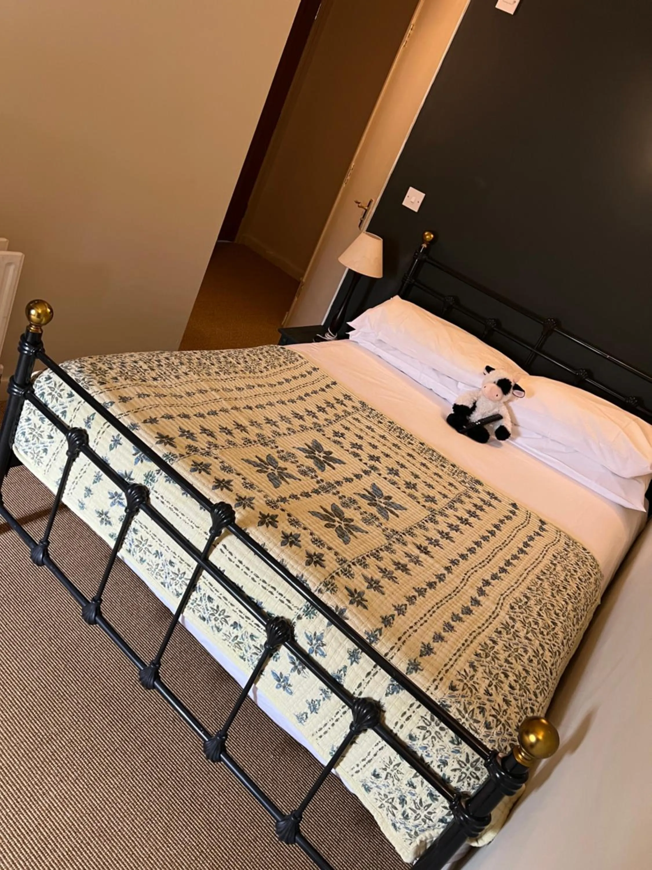 Bedroom, Bed in The Ivy House