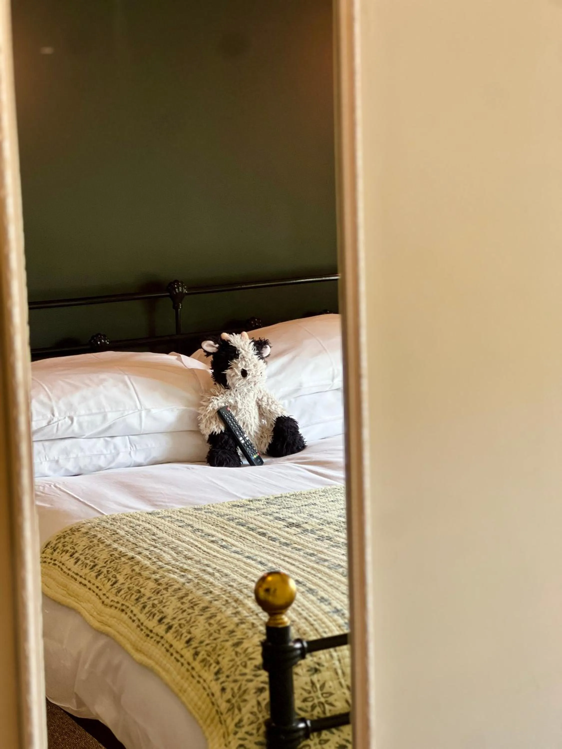 Bedroom, Bed in The Ivy House