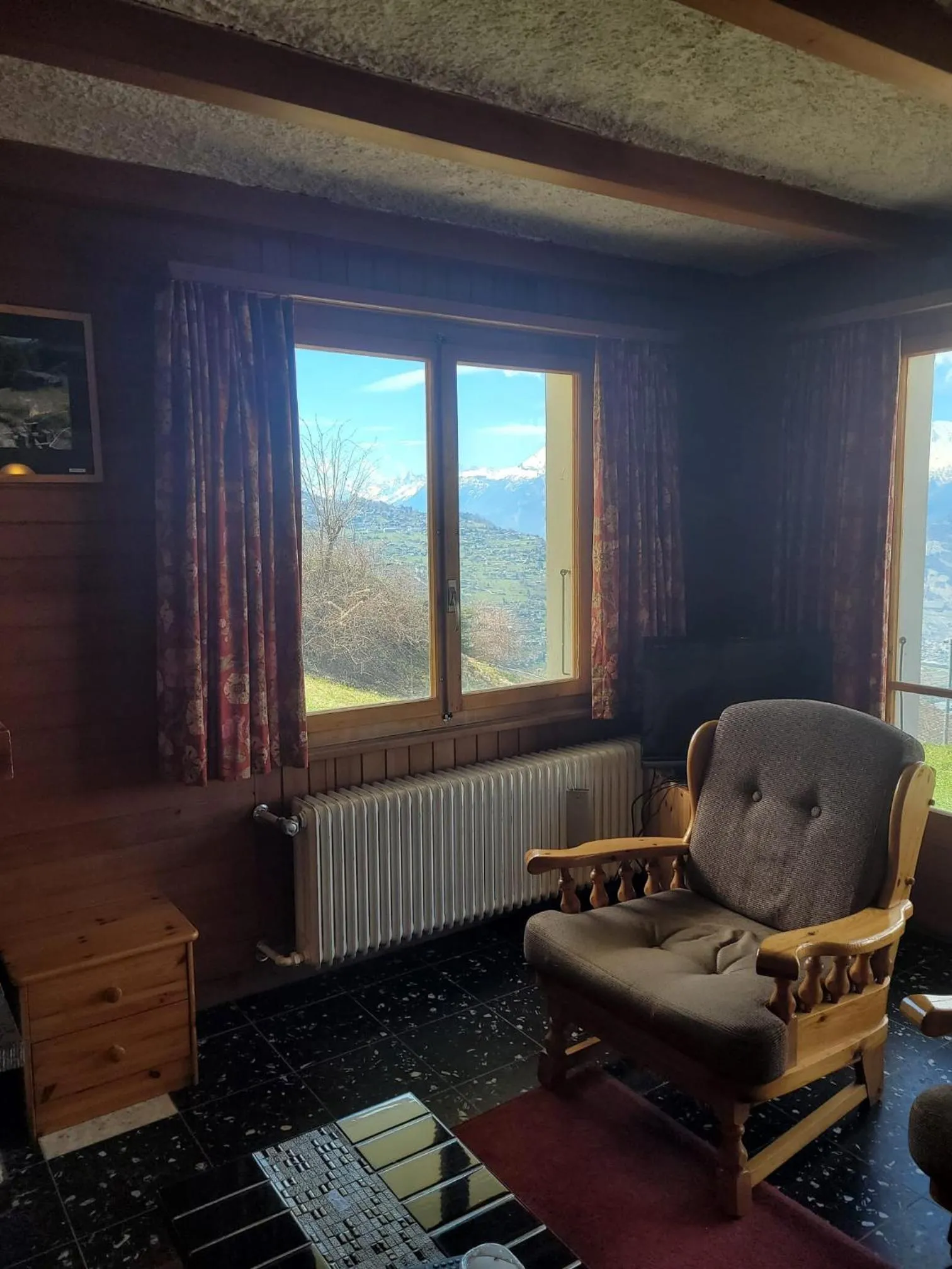 Communal lounge/ TV room in La Crettaz app dans chalet - SUNNY apartment 6 p