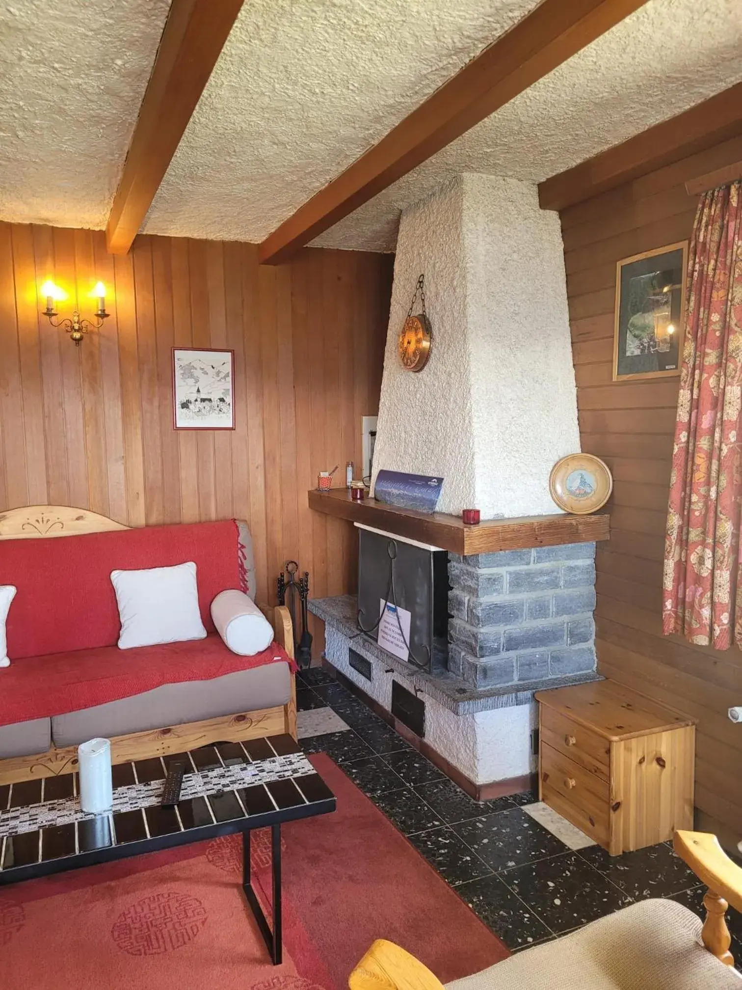 Three-Bedroom Apartment in La Crettaz app dans chalet - SUNNY apartment 6 p Three-Bedroom Apartment in La Crettaz app dans chalet - SUNNY apartment 6 p