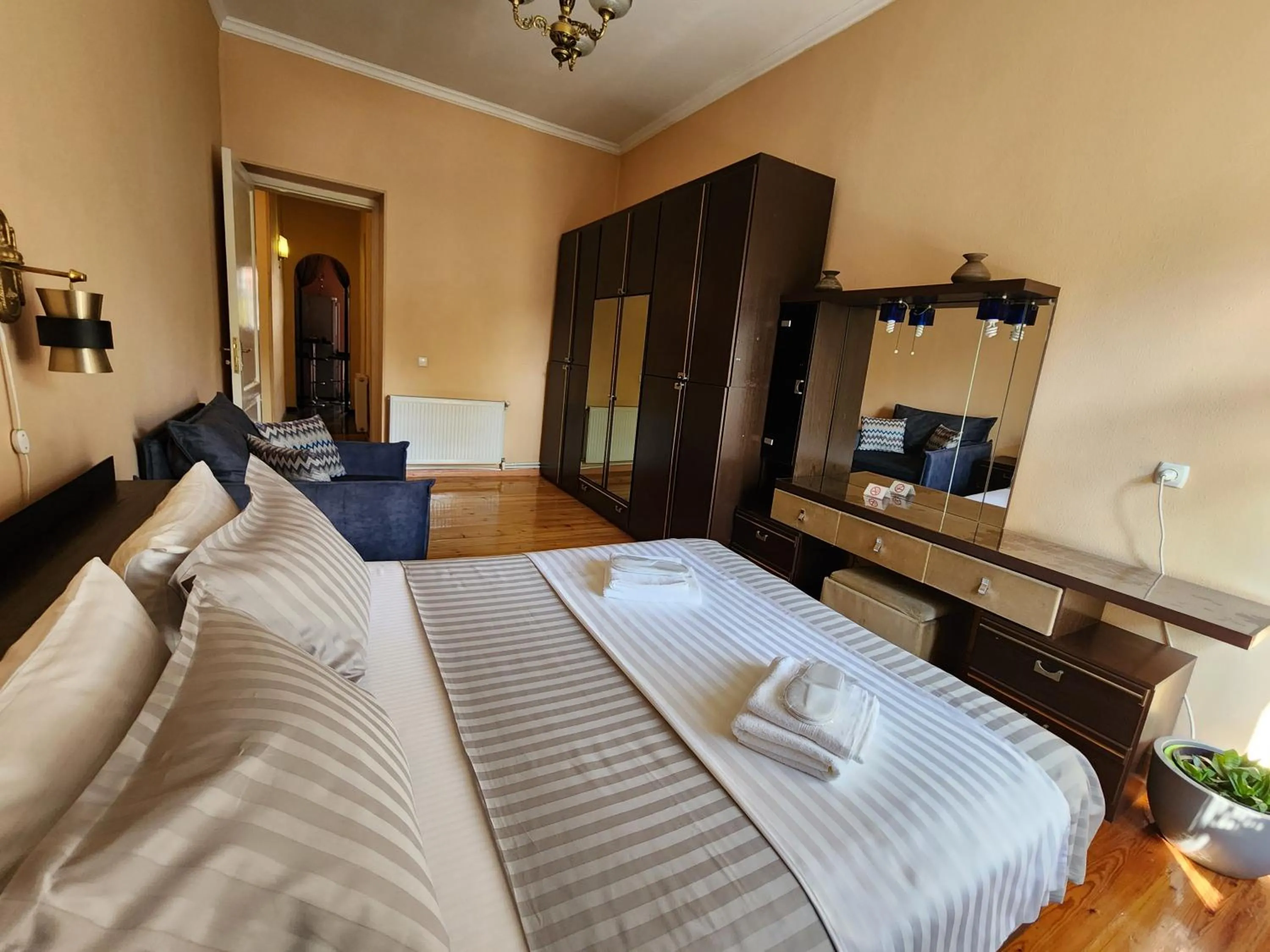 Riverside Baratashvili Apartment