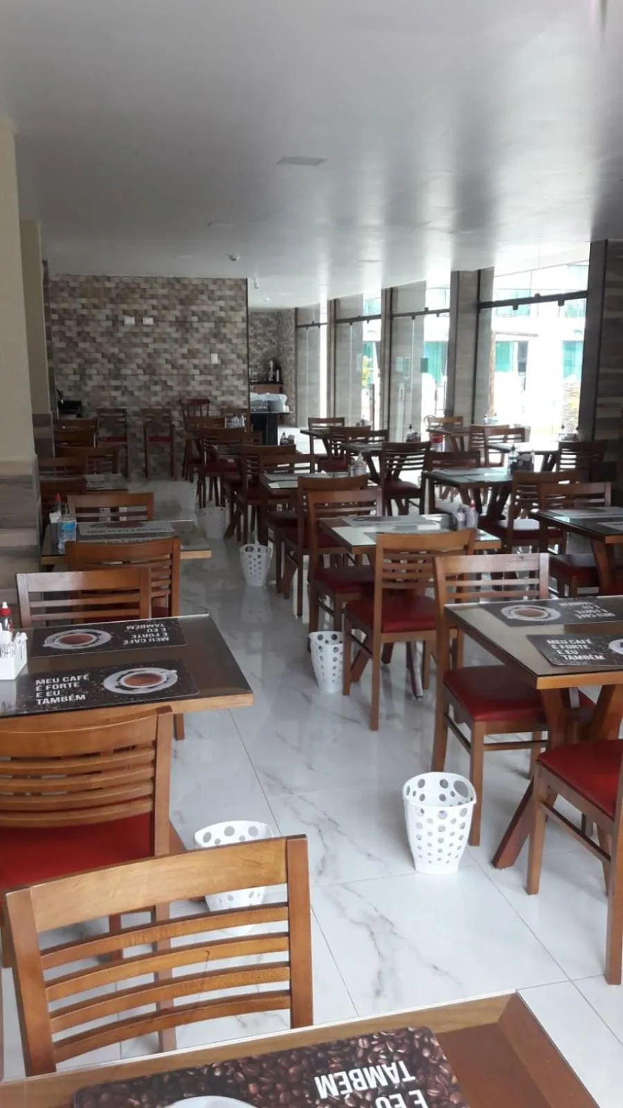 Restaurant/places to eat in Pousada Sky Beach Flat