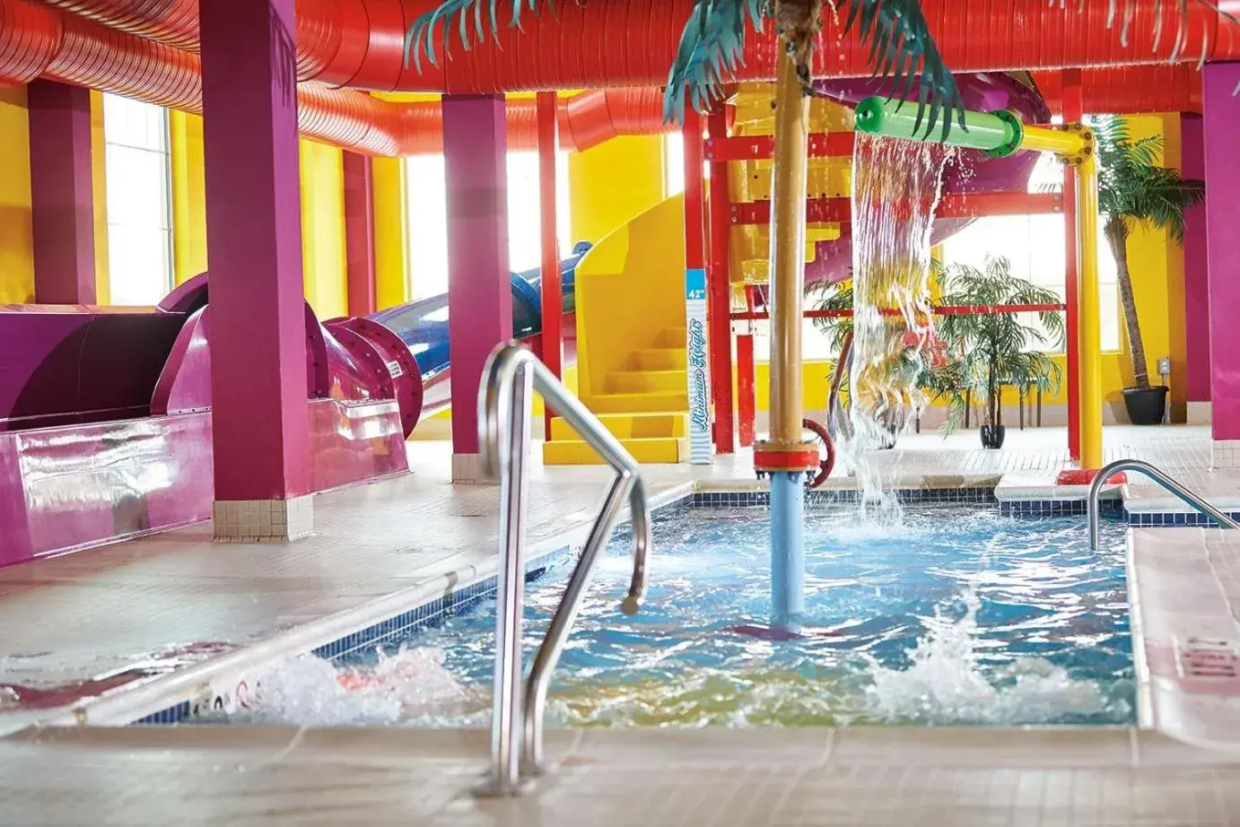 Swimming pool in Comfort Suites Regina Swimming pool in Comfort Suites Regina