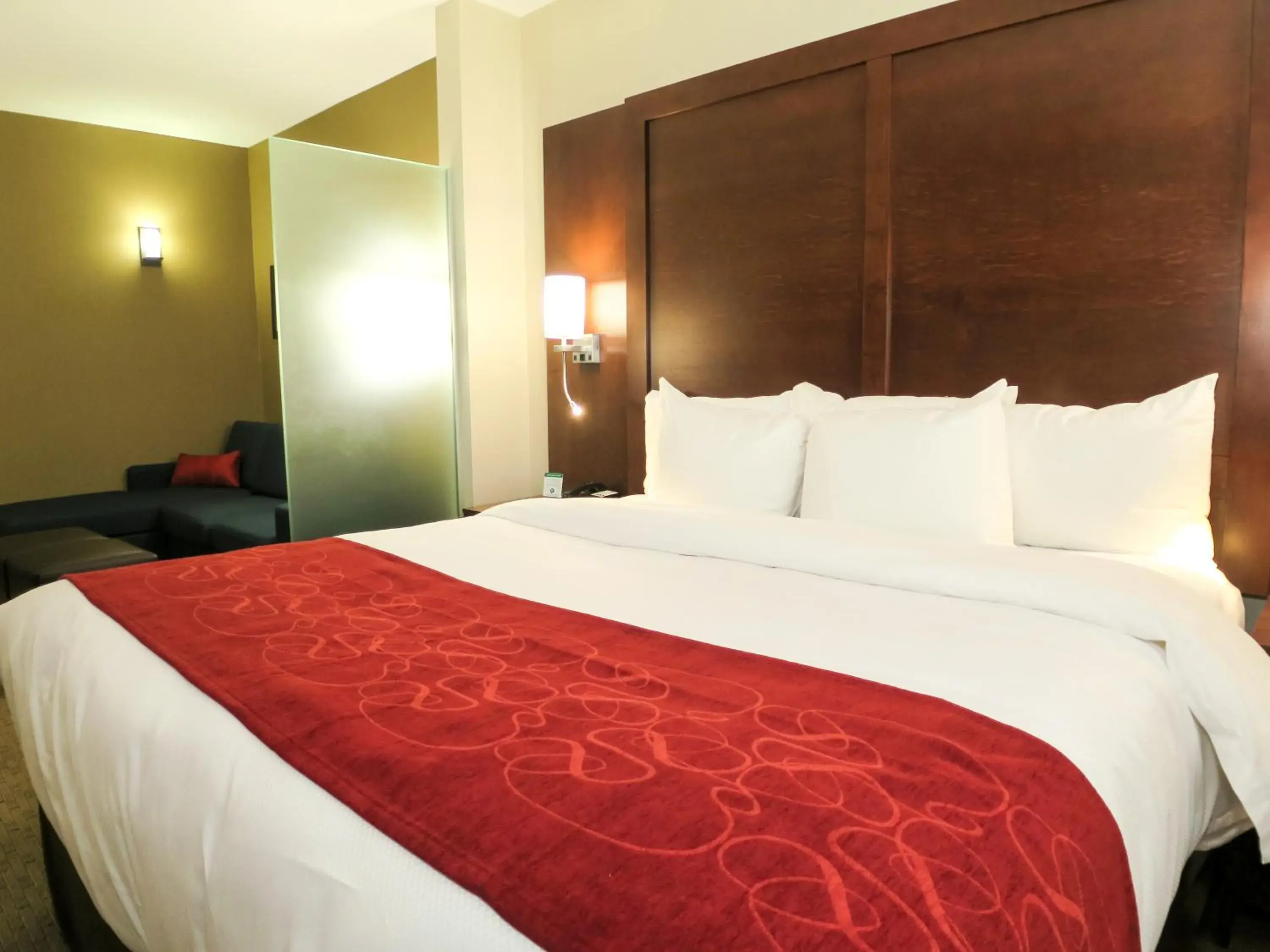 Bedroom, Bed in Comfort Suites Regina Bedroom, Bed in Comfort Suites Regina