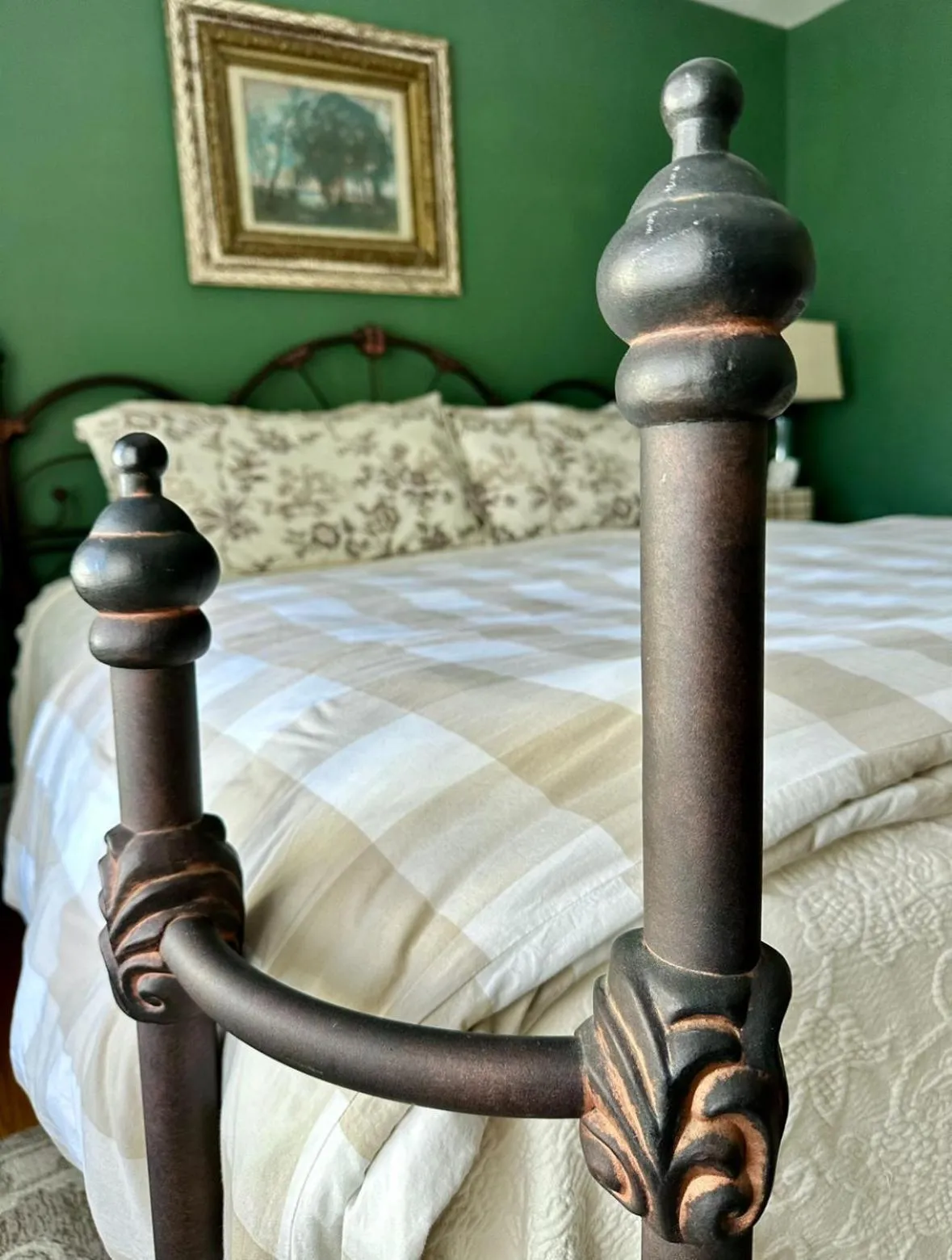 Bed in Red Rocker Inn