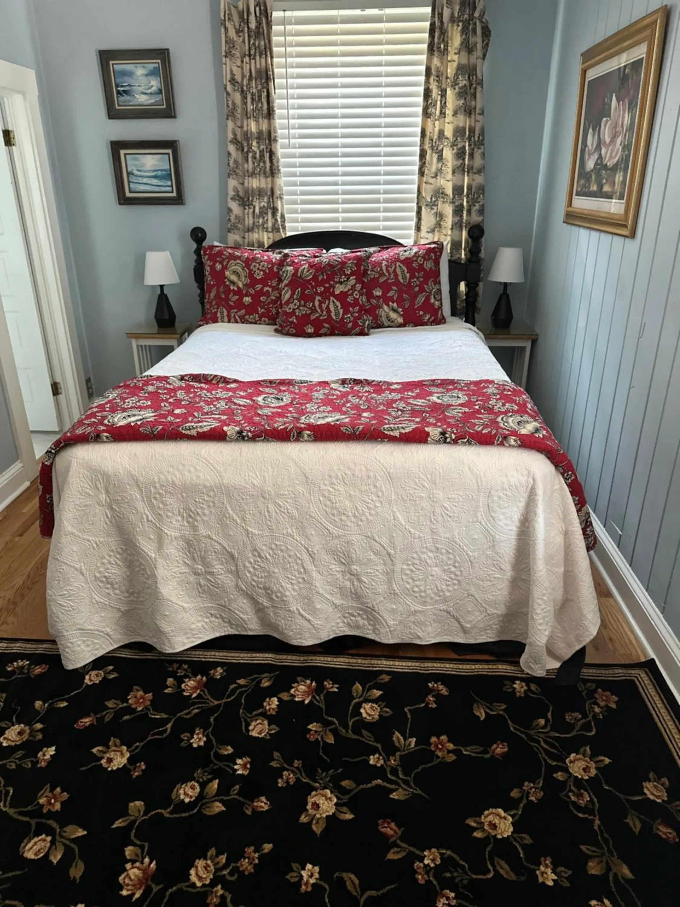 Bed in Red Rocker Inn