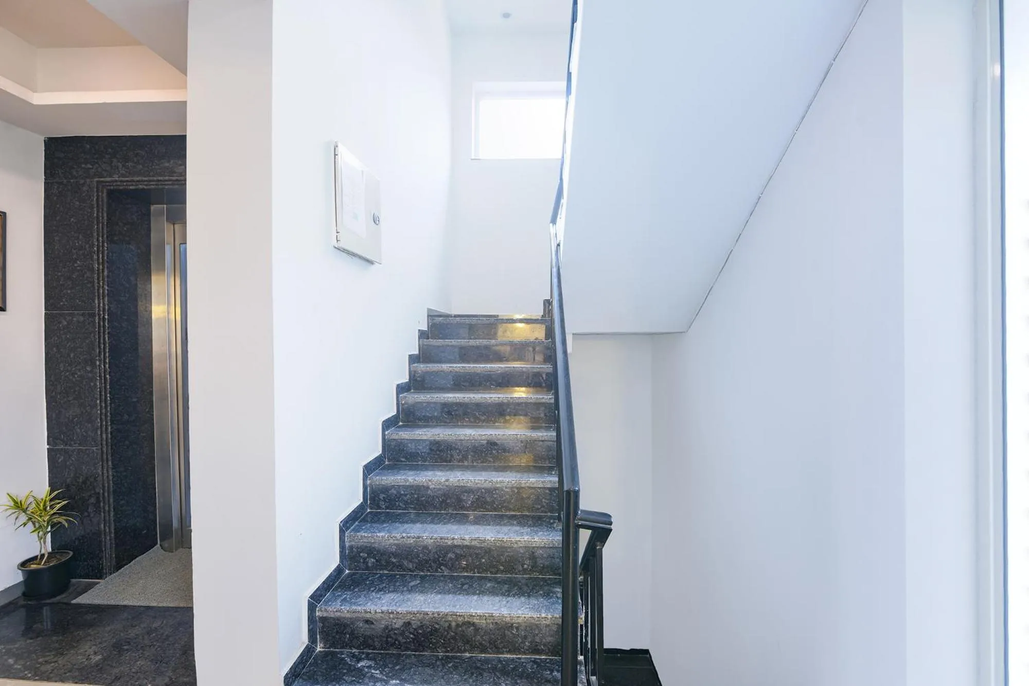 FabHotel Roost Stay