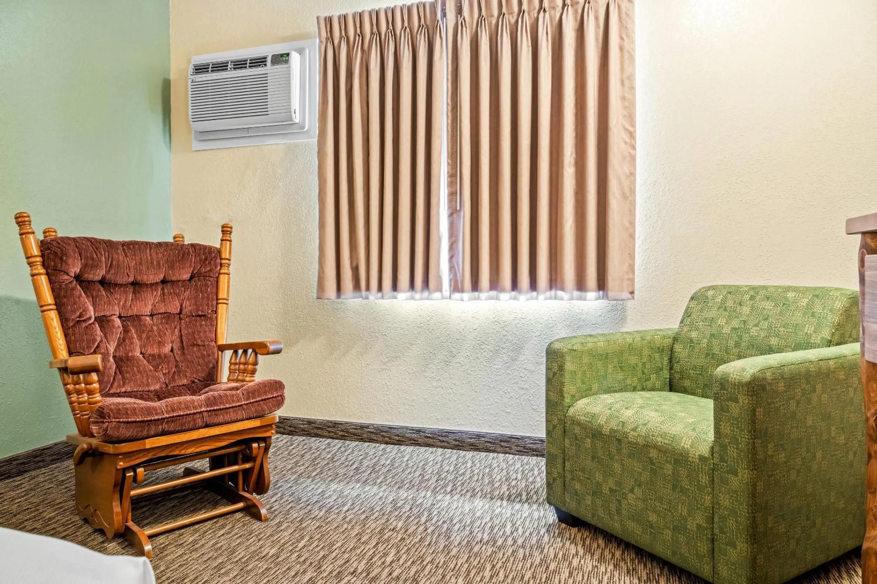 Bedroom in Econo Lodge, Downtown Custer Near Custer State Park and Mt Rushmore