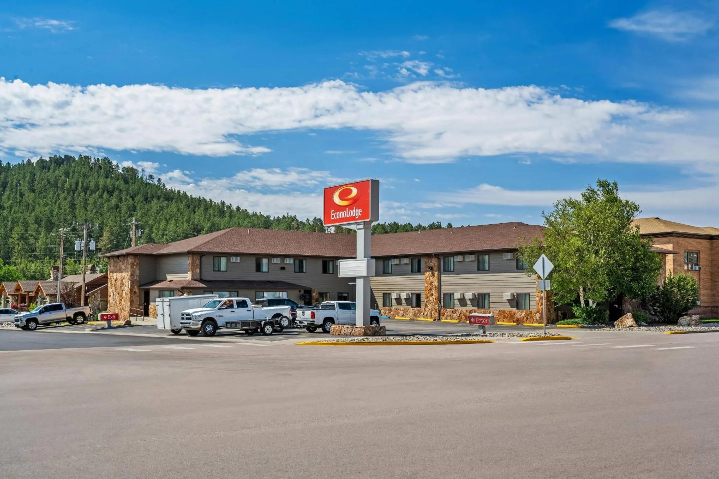 Property building in Econo Lodge, Downtown Custer Near Custer State Park and Mt Rushmore