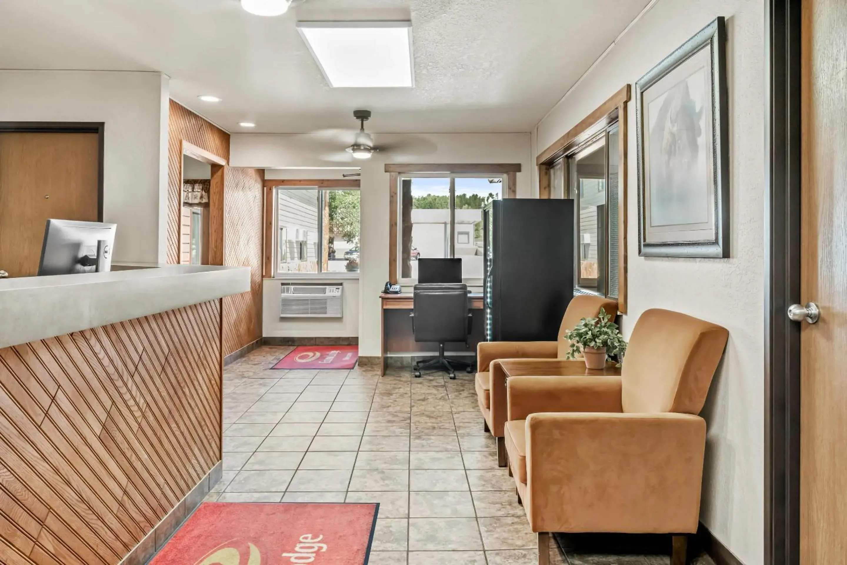 Lobby or reception in Econo Lodge, Downtown Custer Near Custer State Park and Mt Rushmore Lobby or reception in Econo Lodge, Downtown Custer Near Custer State Park and Mt Rushmore