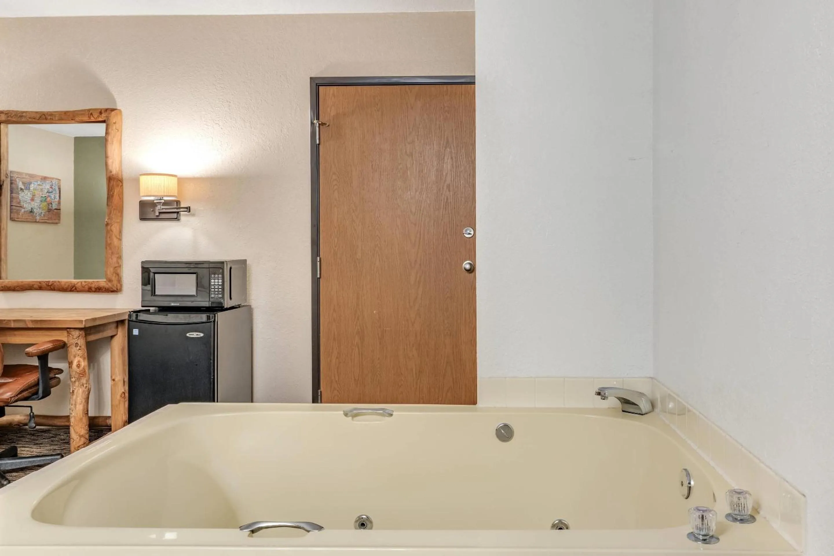 Bedroom in Econo Lodge, Downtown Custer Near Custer State Park and Mt Rushmore